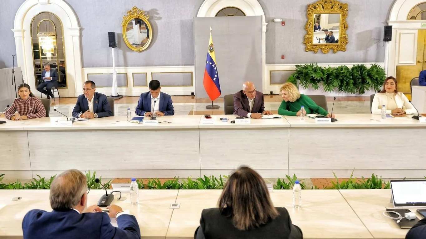 Opositores venezolanos preparan agenda de garantías políticas en el diálogo con el chavismo