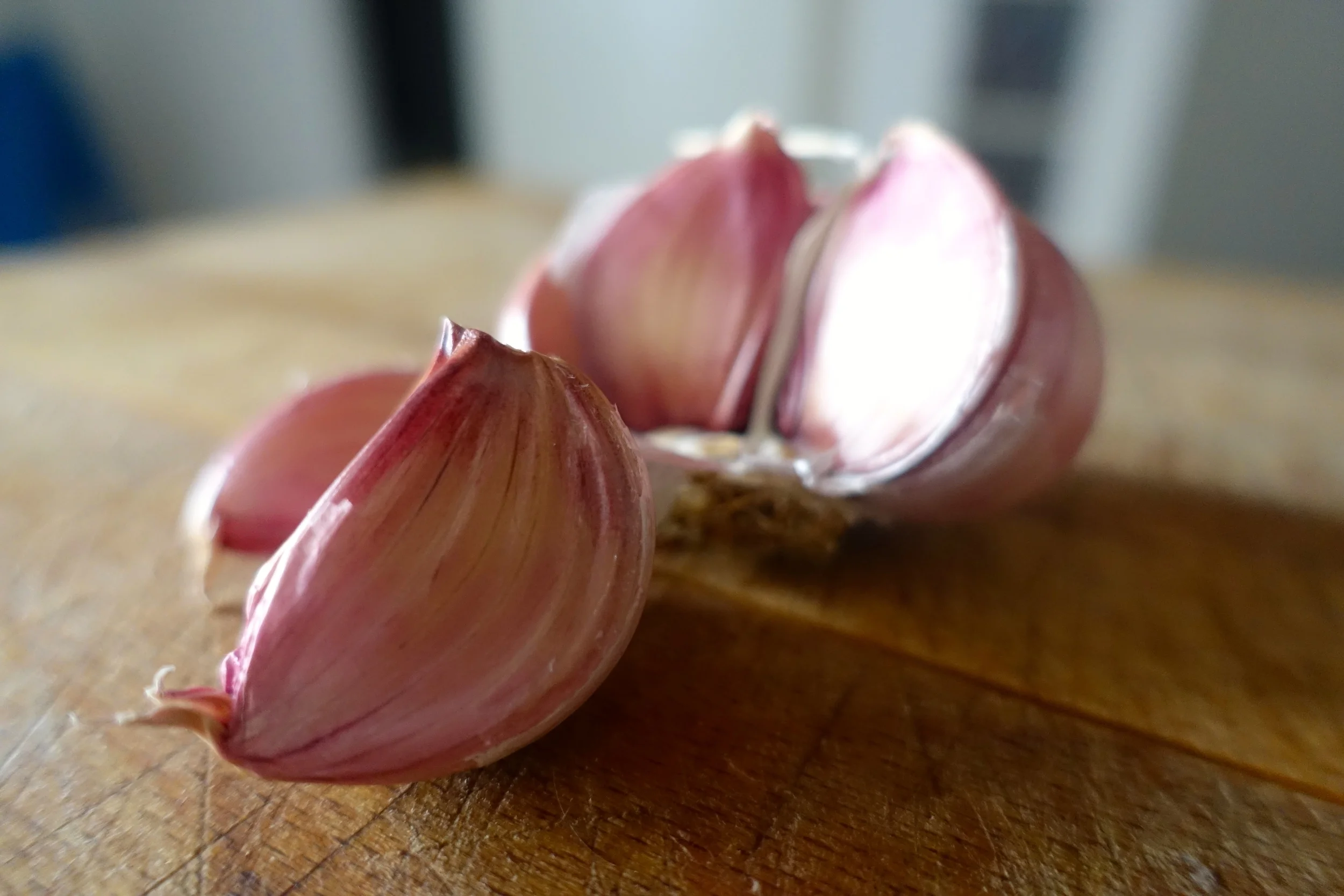 Pink garlic cloves