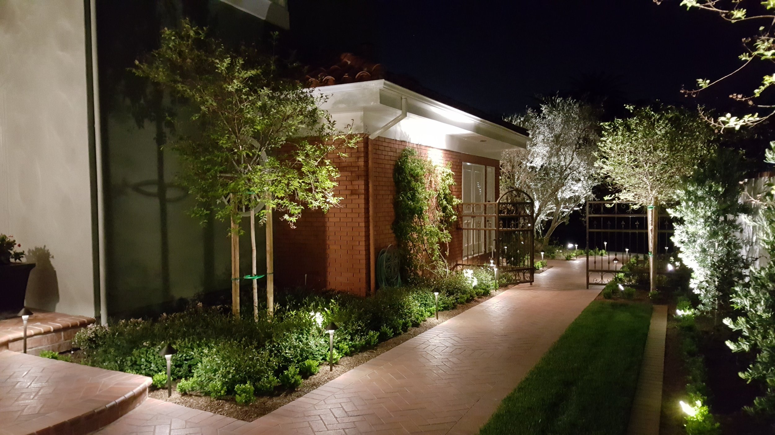 outdoor commercial lighting