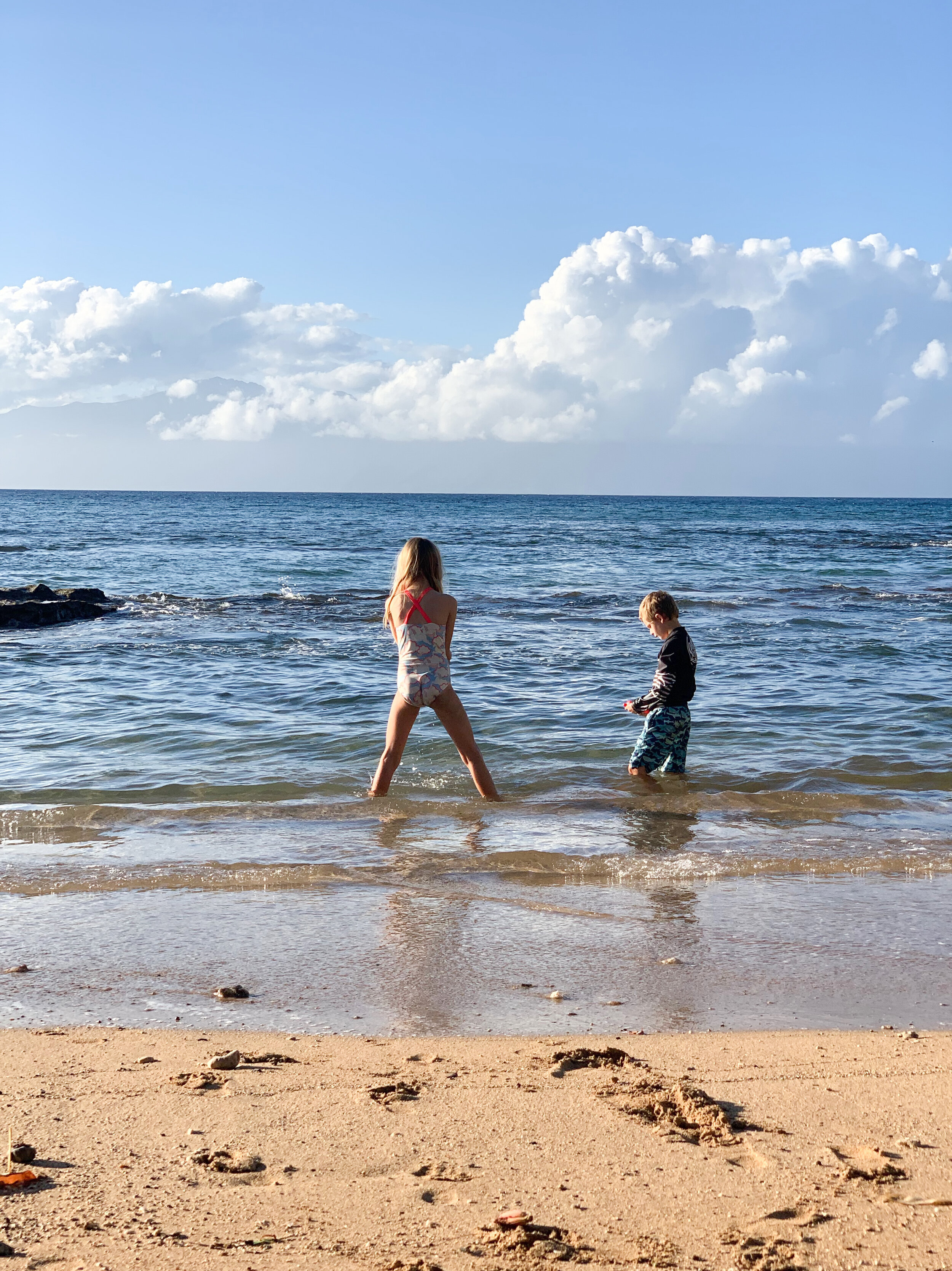 Pool time, Thursday night dinner, beach afternoon + Wahine'e Ridge