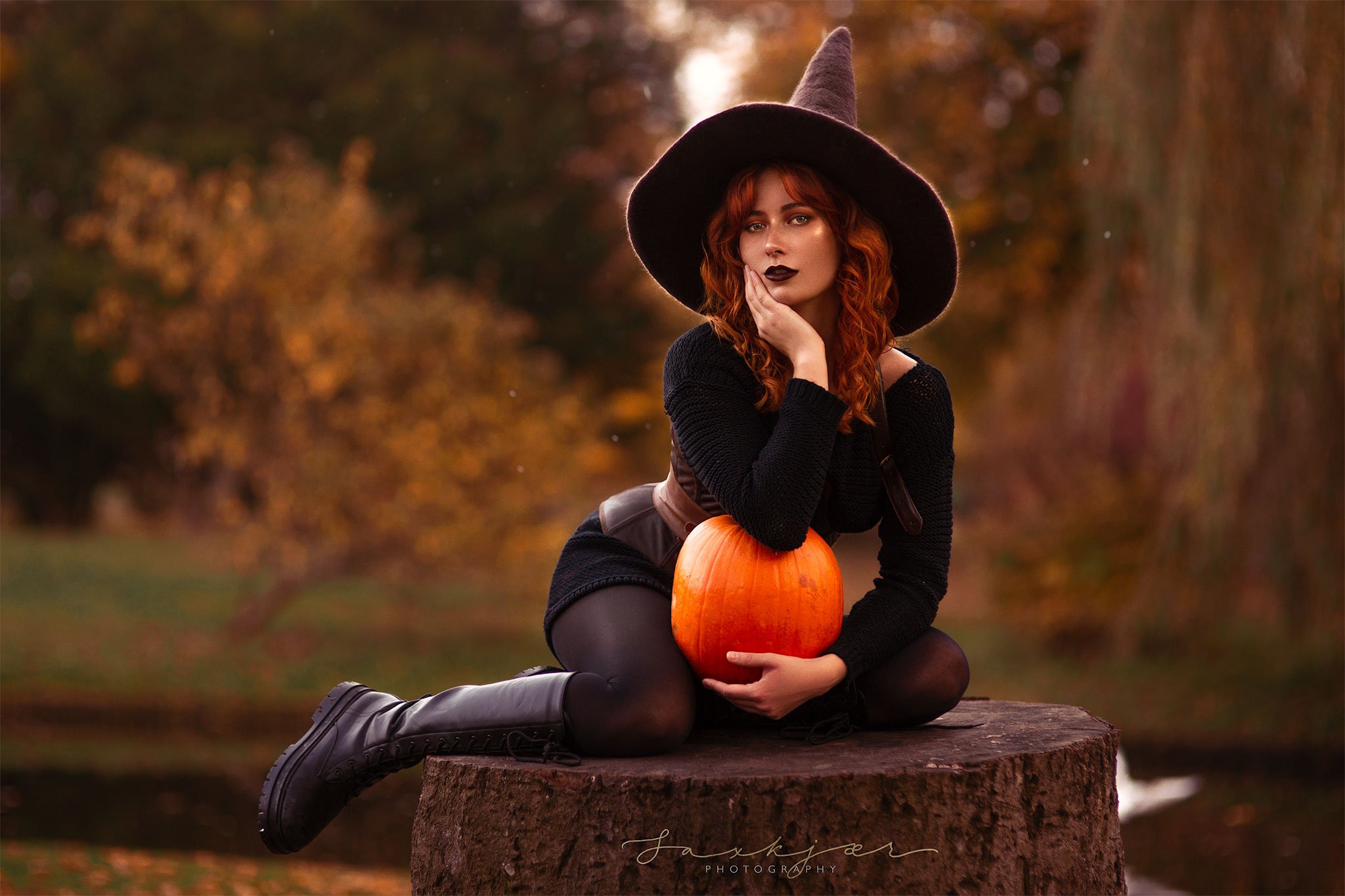Autumn_Witch_Fullbody_wide.jpg