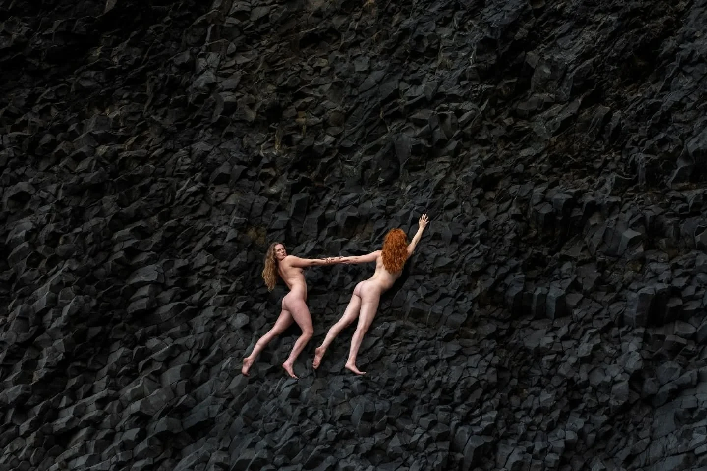 When you "bump into" a friend at 5am on a beach in Iceland, you have to jump at the opportunity to shoot a bit of duo. The amazing @artemisfauna happened to be shooting in Iceland at the same time as I and on this stunning morning, our itin