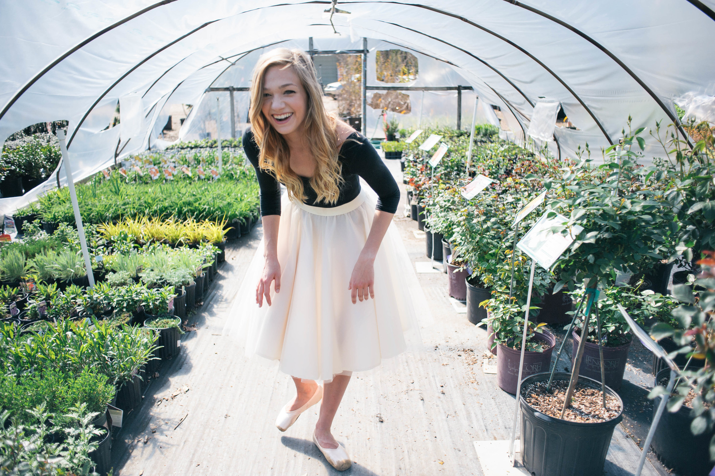 the-greenery-alabama-senior-session-in-greenhouse-ballerina-asheville-senior-photographer