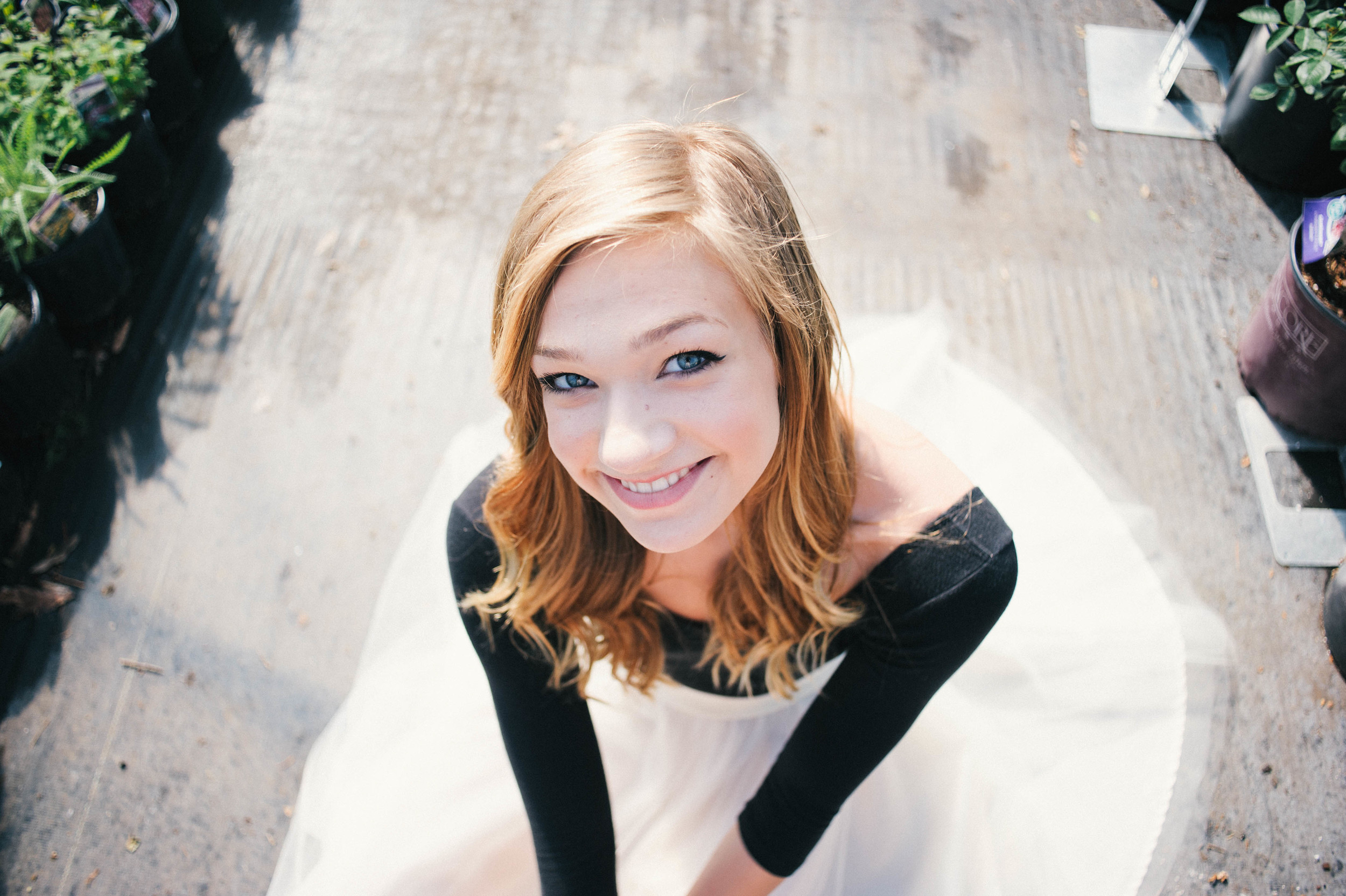 the-greenery-alabama-senior-session-in-greenhouse-ballerina-asheville-senior-photographer