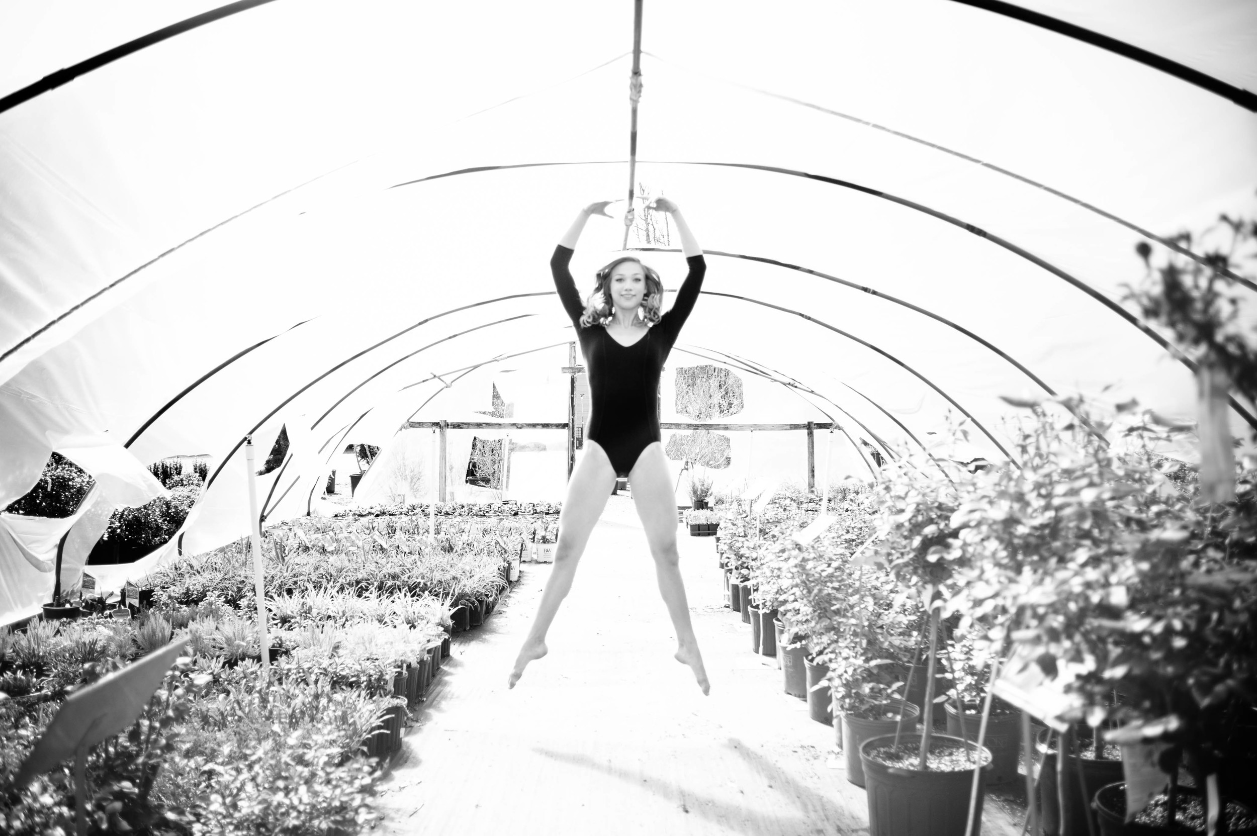 the-greenery-alabama-senior-session-in-greenhouse-ballerina-asheville-senior-photographer