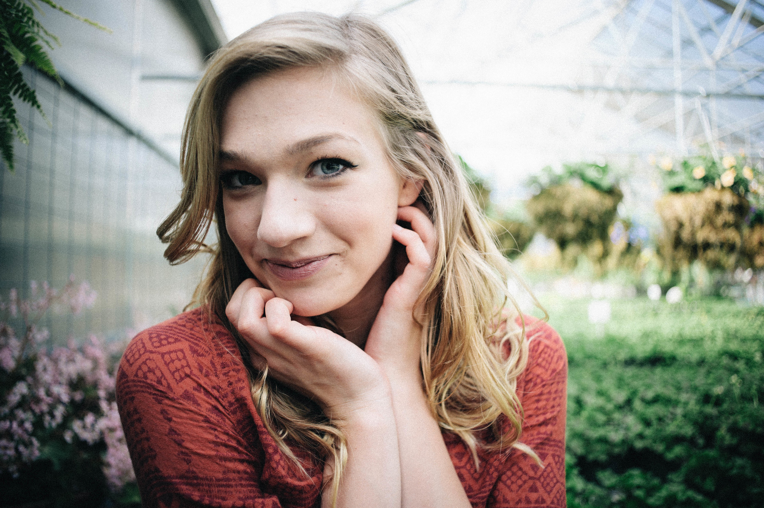 the-greenery-alabama-senior-session-in-greenhouse-ballerina-asheville-senior-photographer