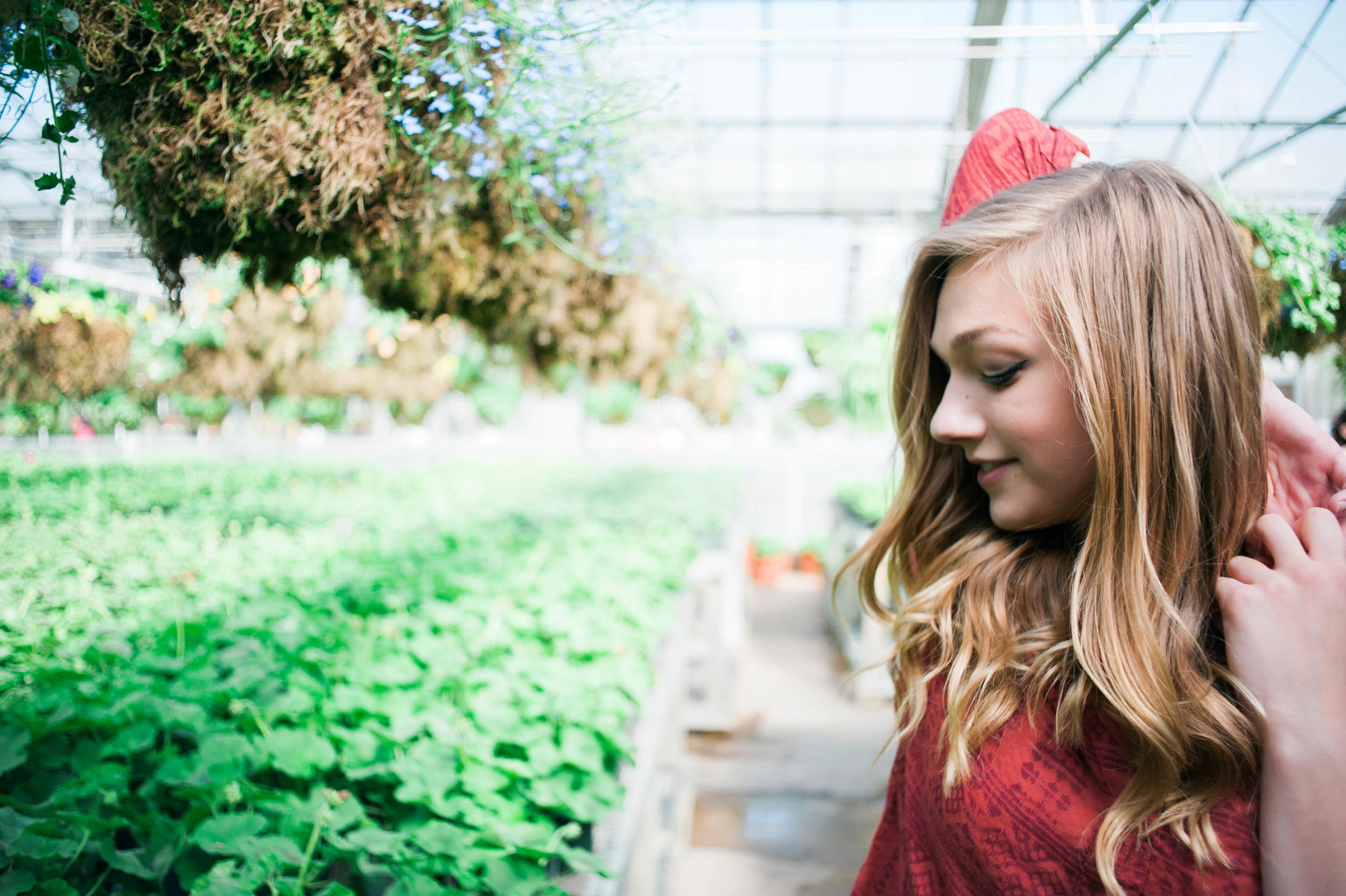 the-greenery-alabama-senior-session-in-greenhouse-ballerina-asheville-senior-photographer