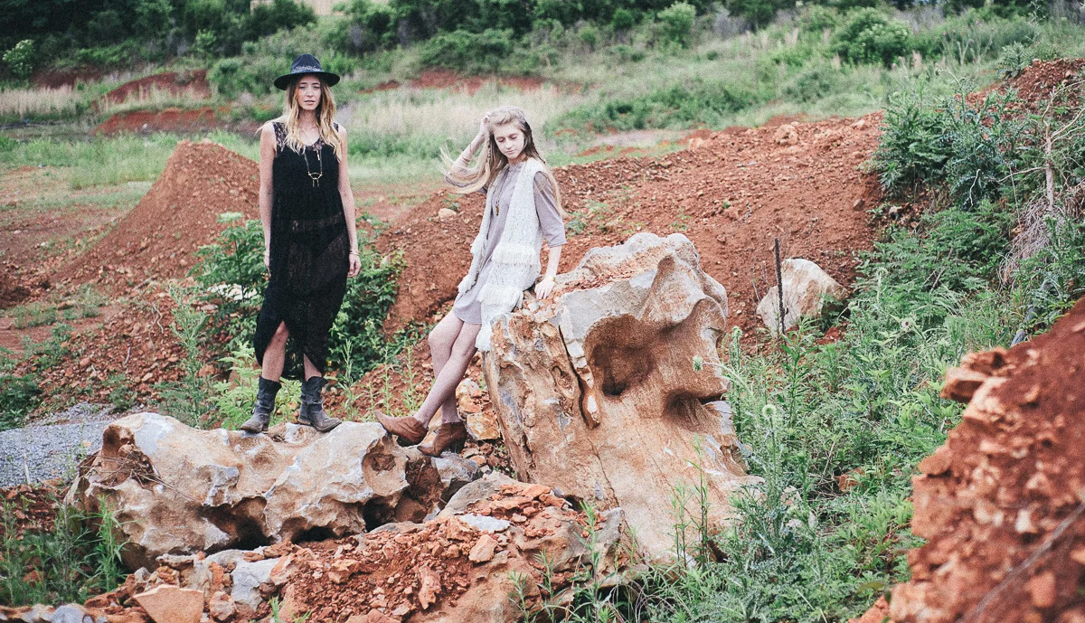 savannah-georgia-fashion-photographer-savannah-fashion-photographer-small-business-photographer-in-savannah-georgia-simon-and-ruby-sisters-of-nature-hazel-and-scout