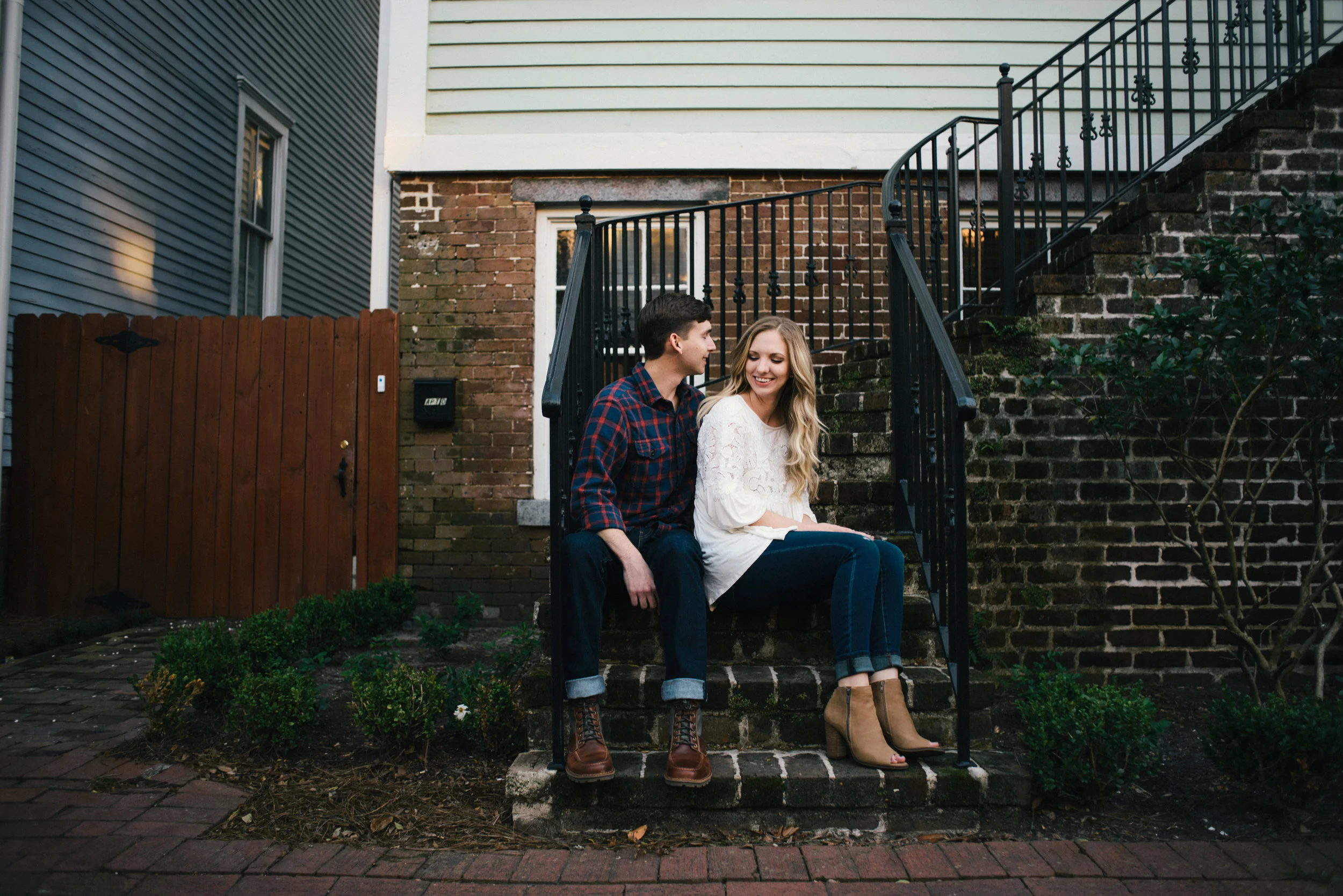 savannah-georgia-engagement-session-forsyth-park-engagement-session-savannah-engagement-photographer-meg-hill-photo