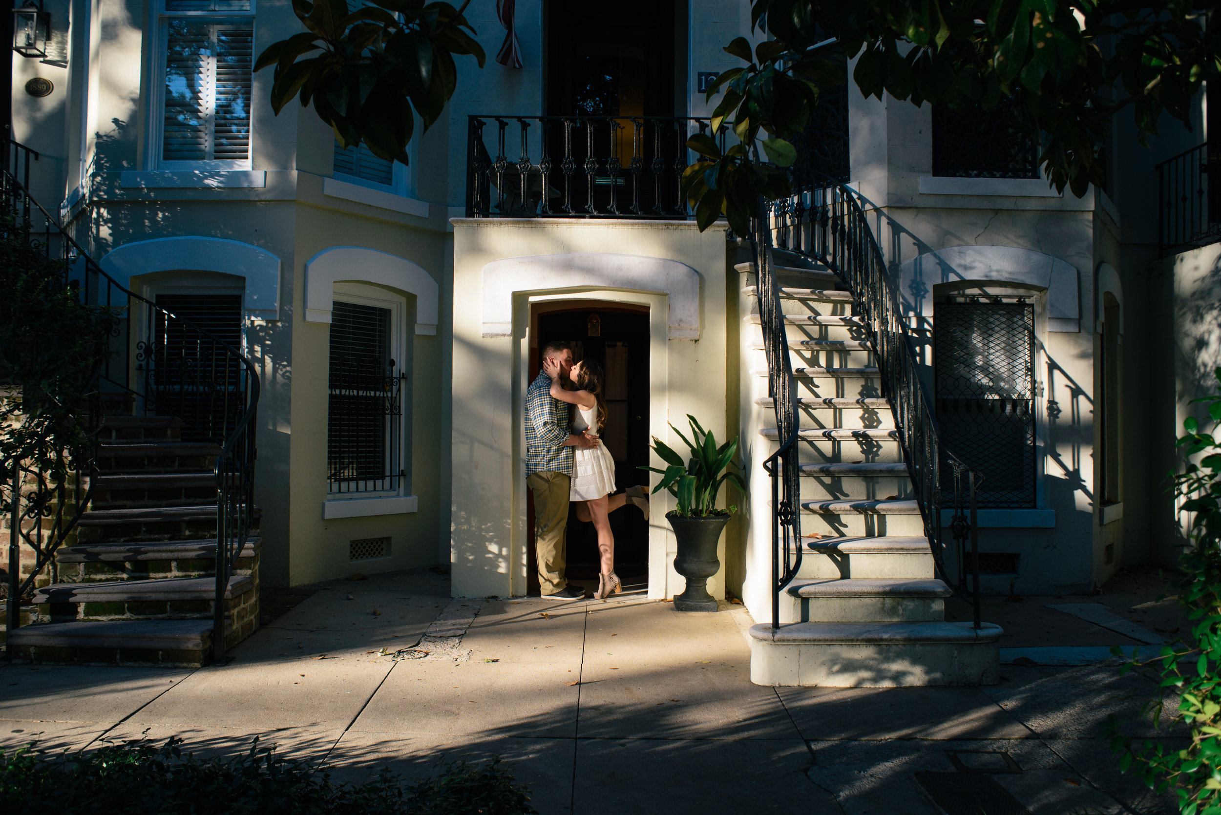 downtown-savannah-engagement-session-engagement-photographer-in-savannah-georgia-wedding-photographer-in-savannah-georgia