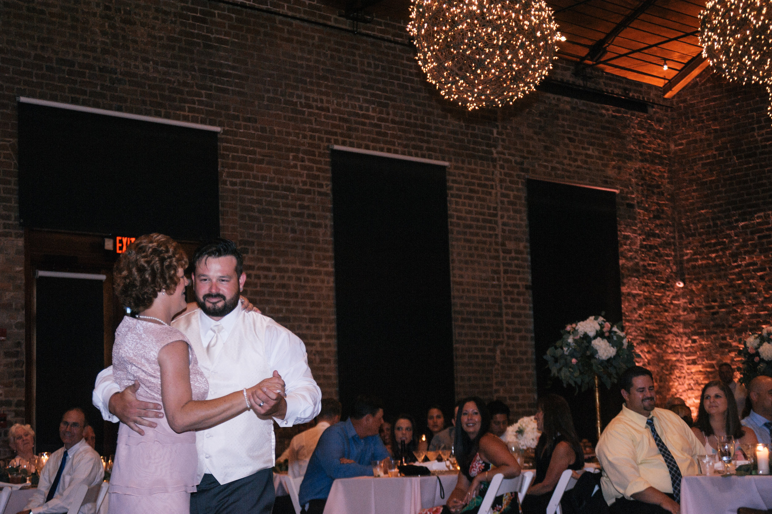 savannah-and-nick-savannah-georgia-july-wedding-meg-hill-photo-  (210 of 263).jpg