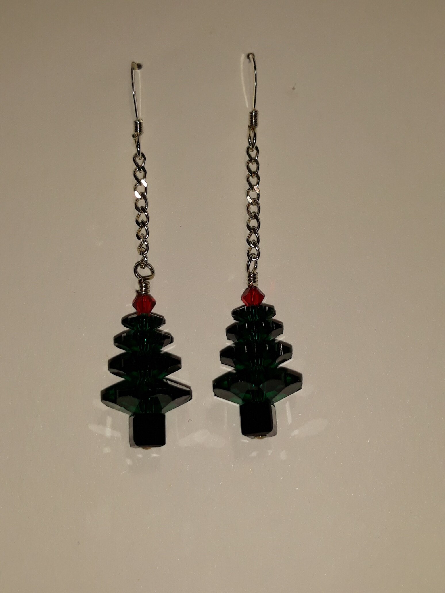 MY010 Earrings, green Christmas tree glass beads