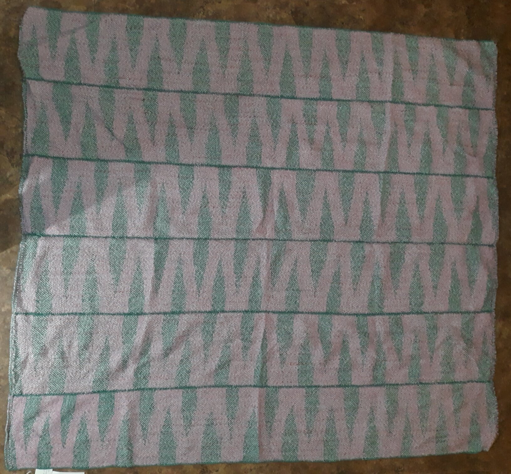 KY002 Woven Blanket, contains wool