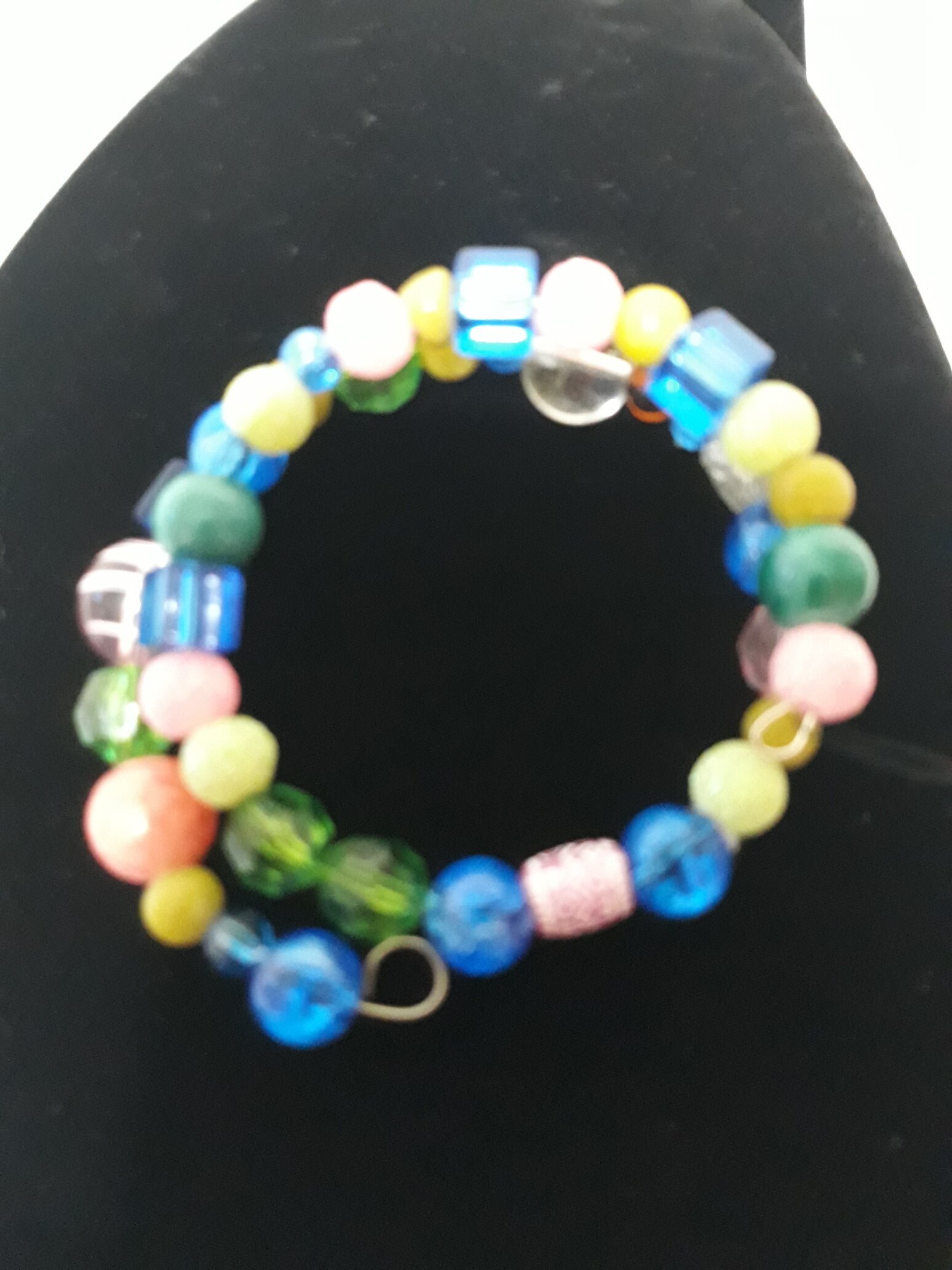 ES011 Bracelet, multi colored beads expandable wire