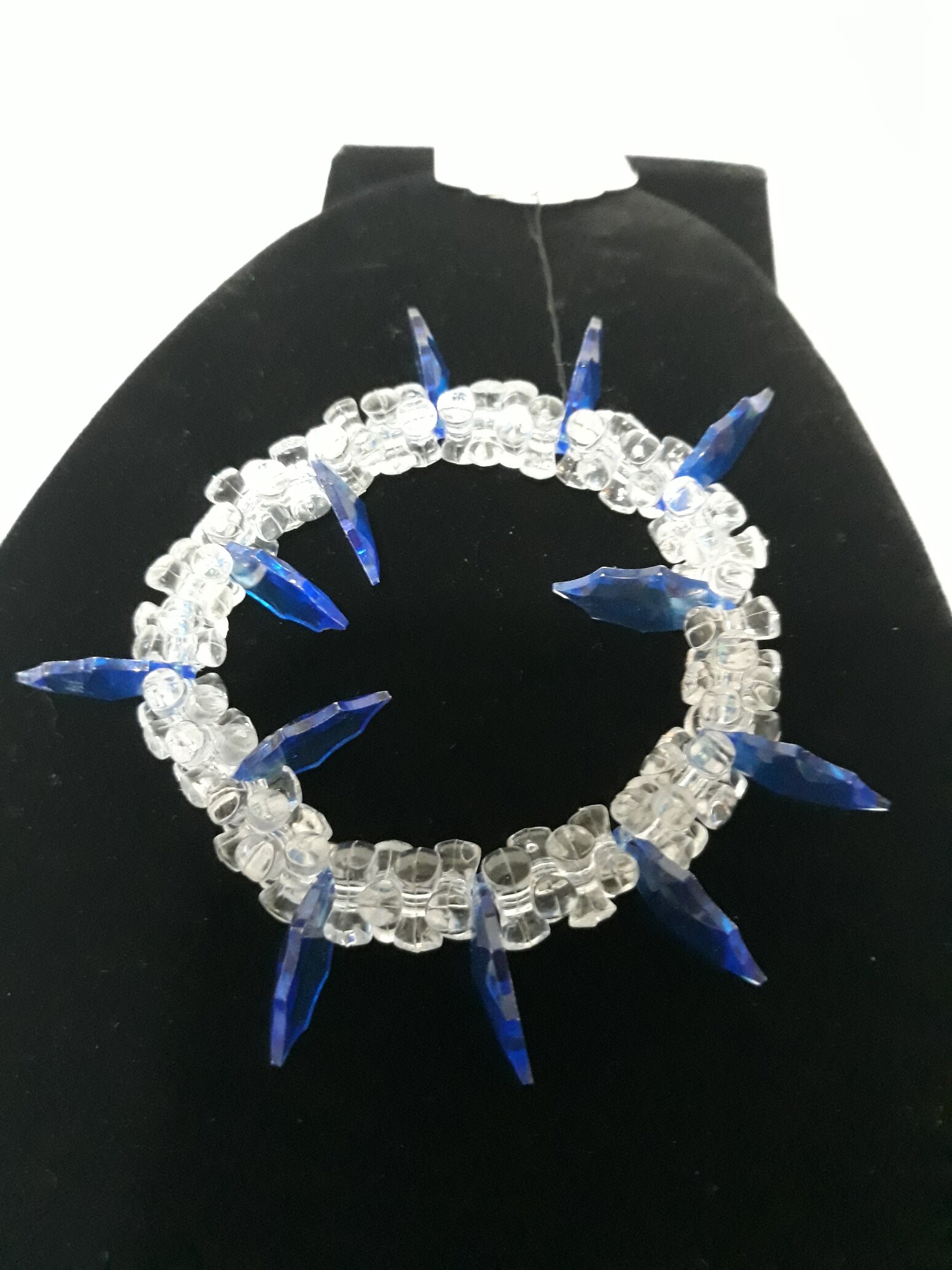 RW001 Bracelet, clear plastic beads &amp; blue leaf shaped charms