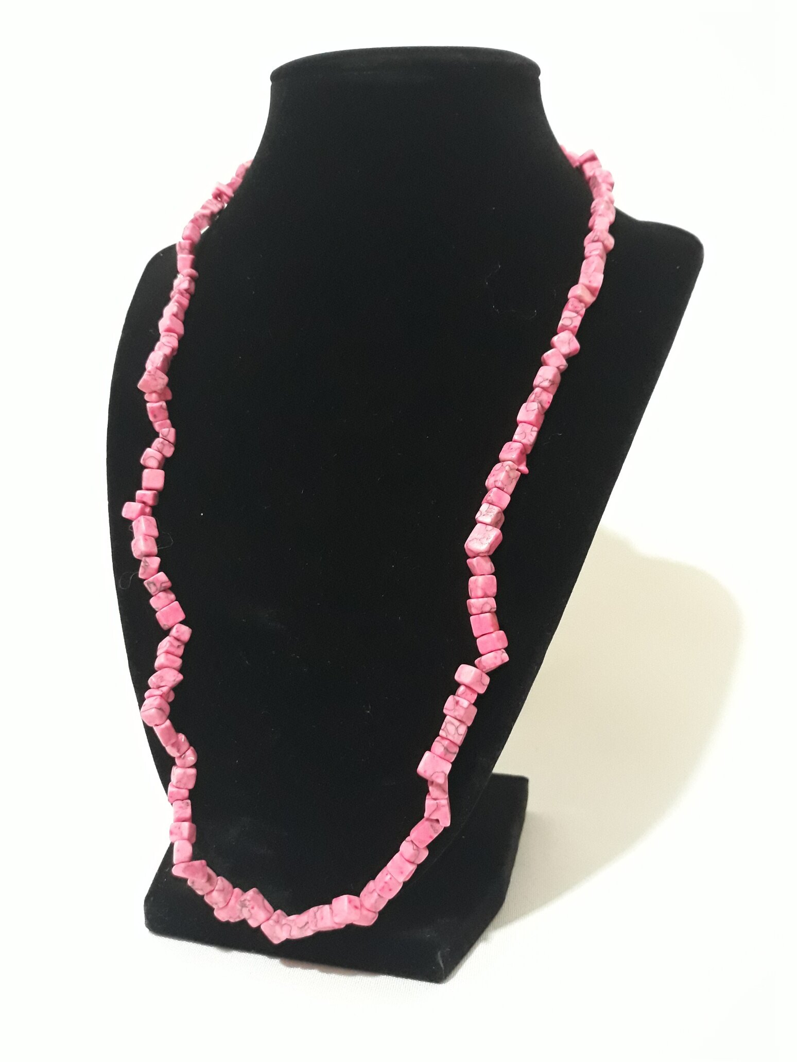 KR004 Necklace, pink squarish beads w/ turquoise patter