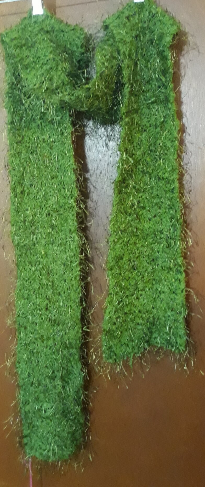 KY013 Knitted Scarf, grass green yarn