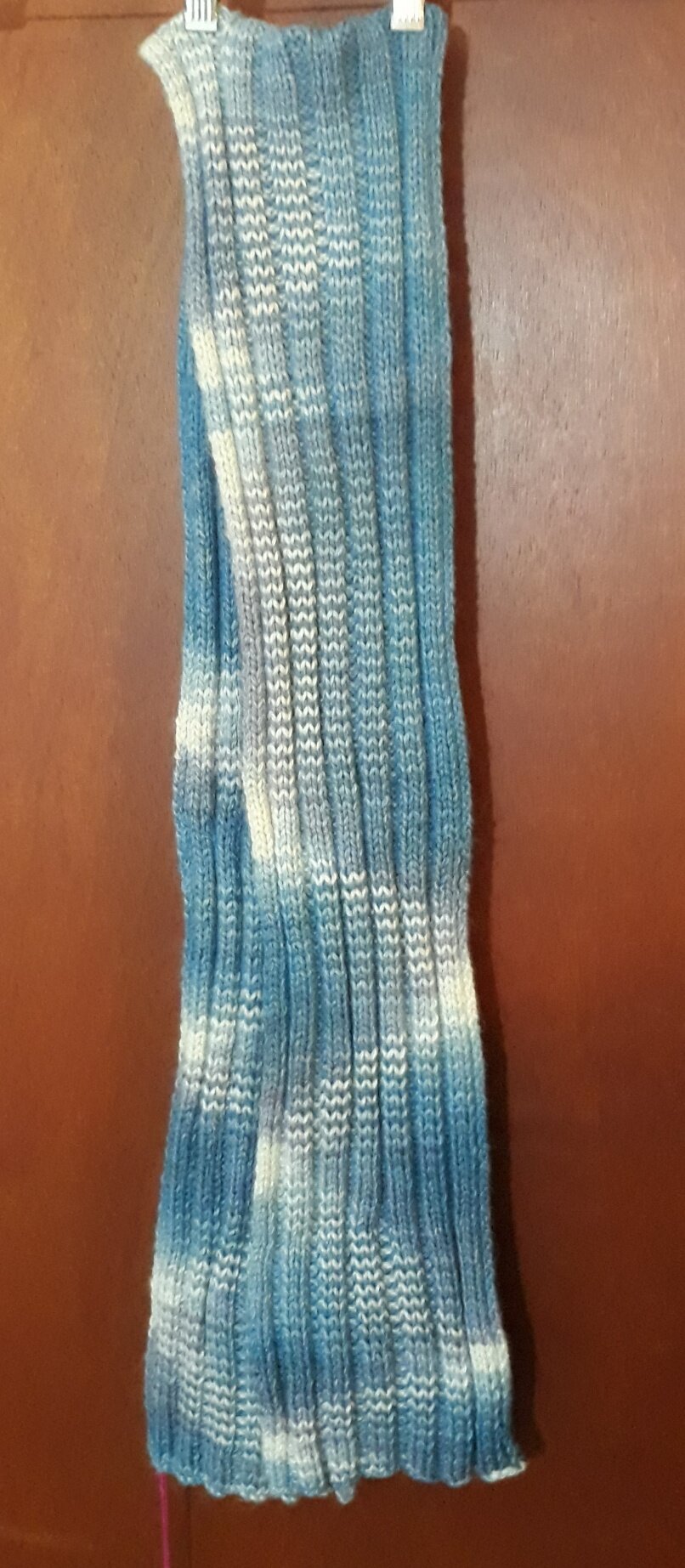 KY014 Knitted, blue and white yarn