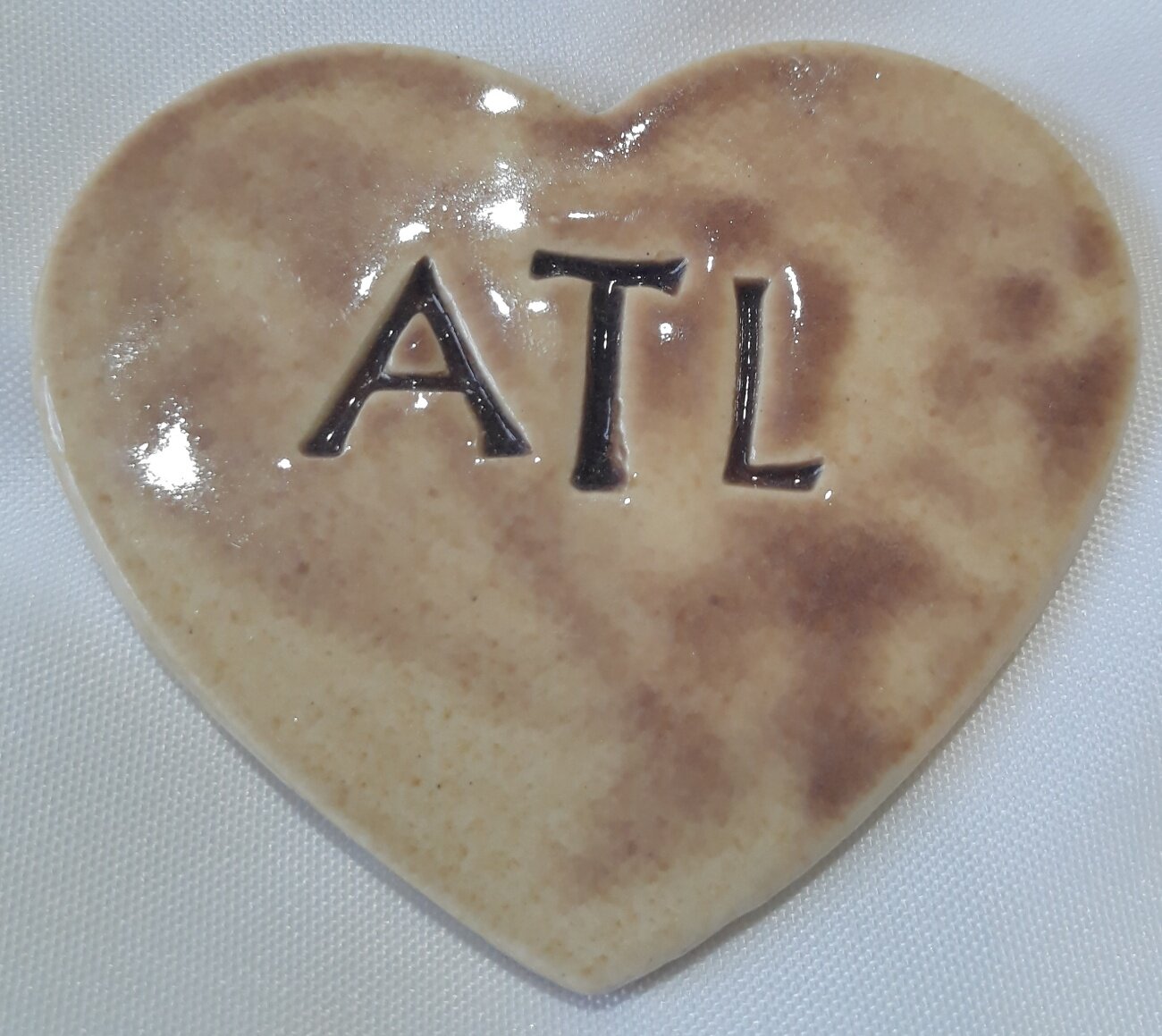 NBV006 Ceramic Heart "ATL", magnet, brown and beige