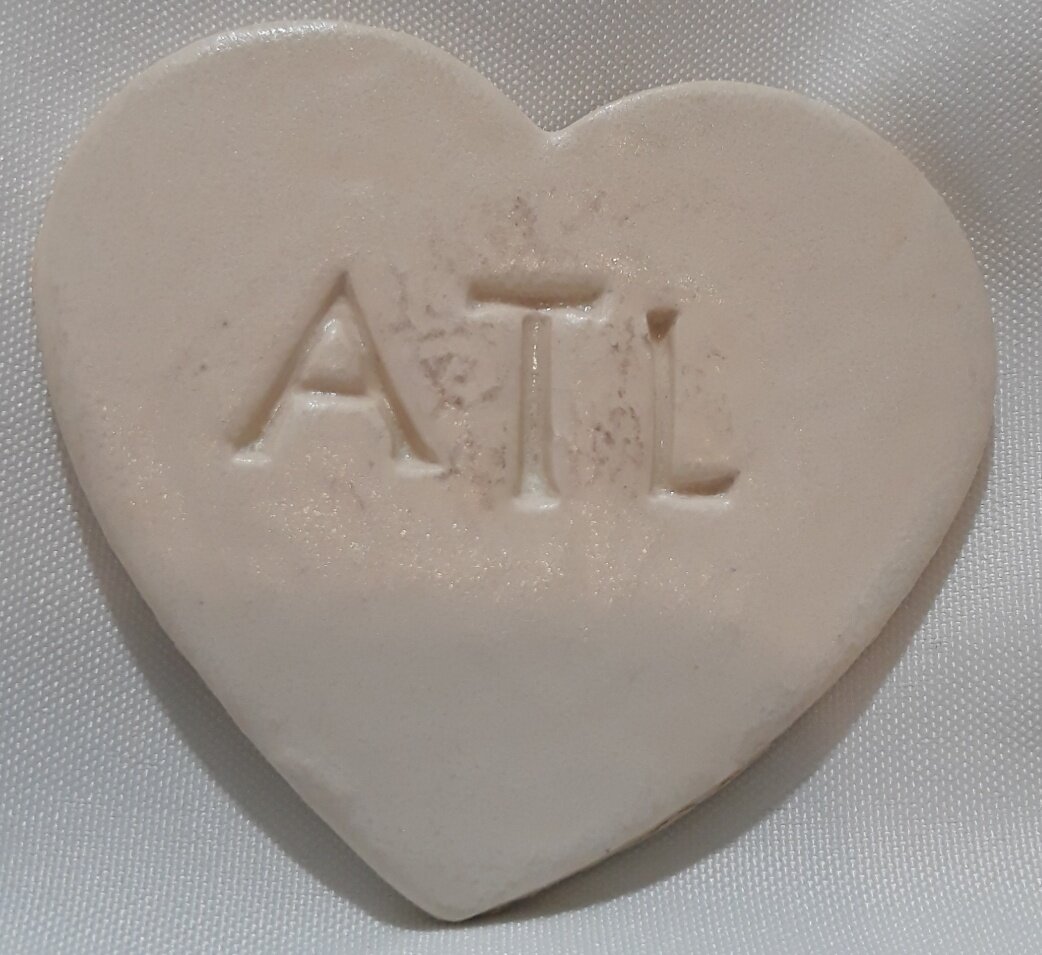 NBV010 Ceramic Heart "ATL", magnet, off white