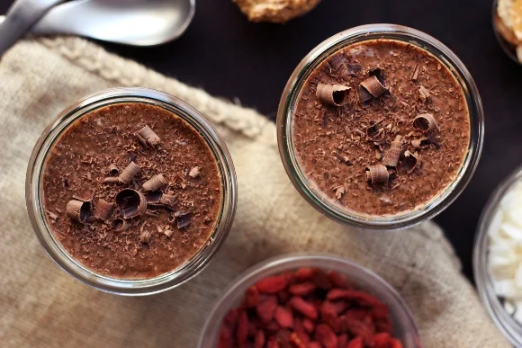 EASY & HEALTHY CHOCOLATE CHIA SEED PUDDING