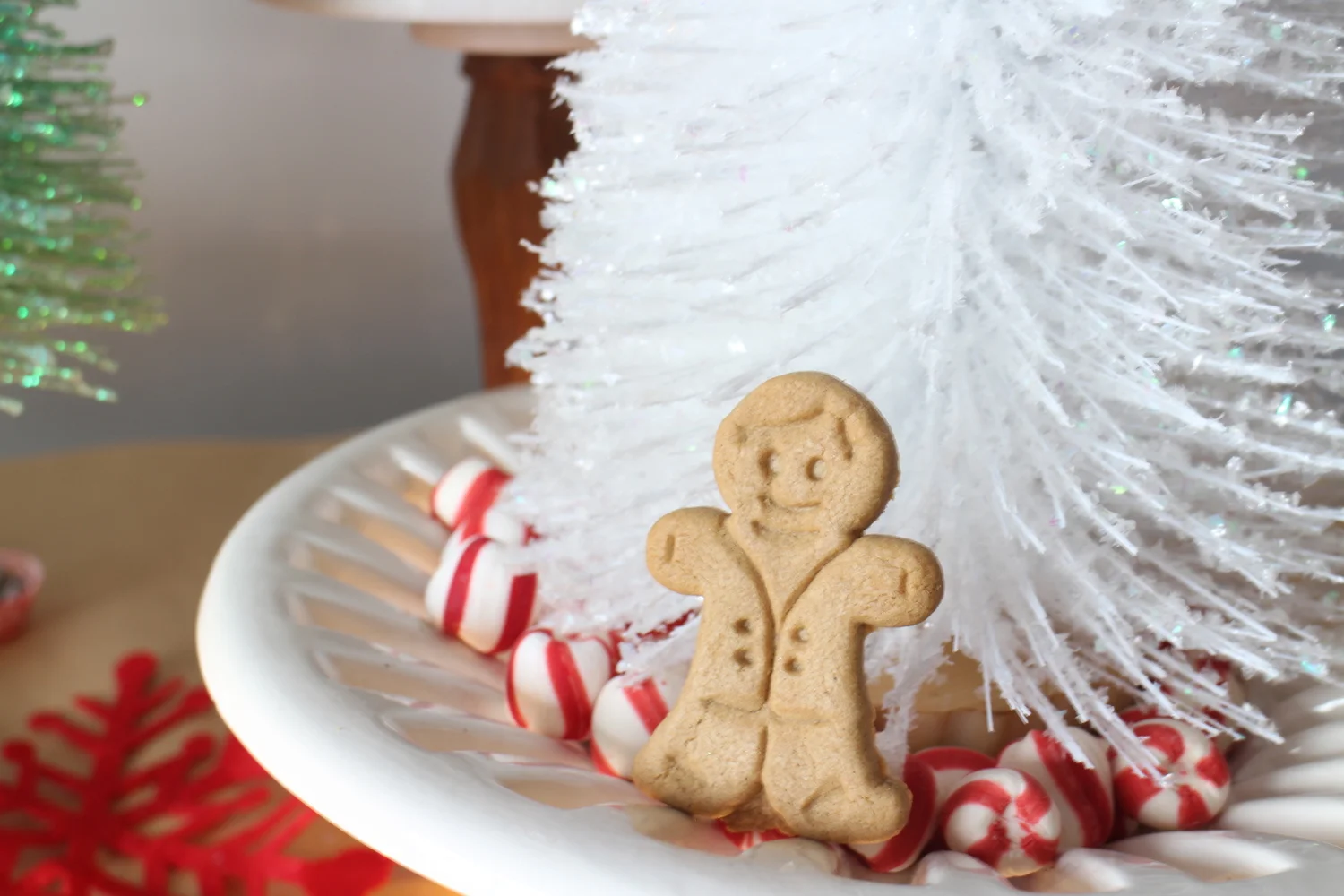 GINGERBREAD HOUSE PARTY