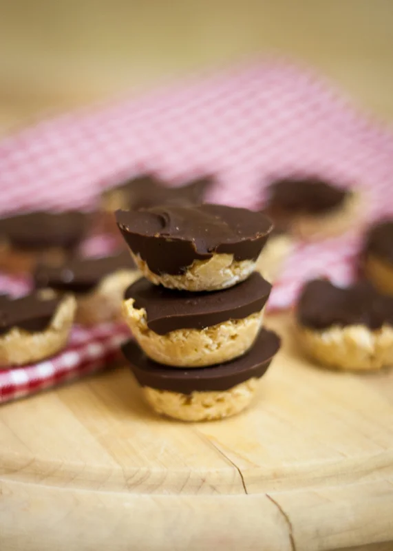 SIMPLE NO-BAKE 3 INGREDIENT PEANUT BUTTER CUPS