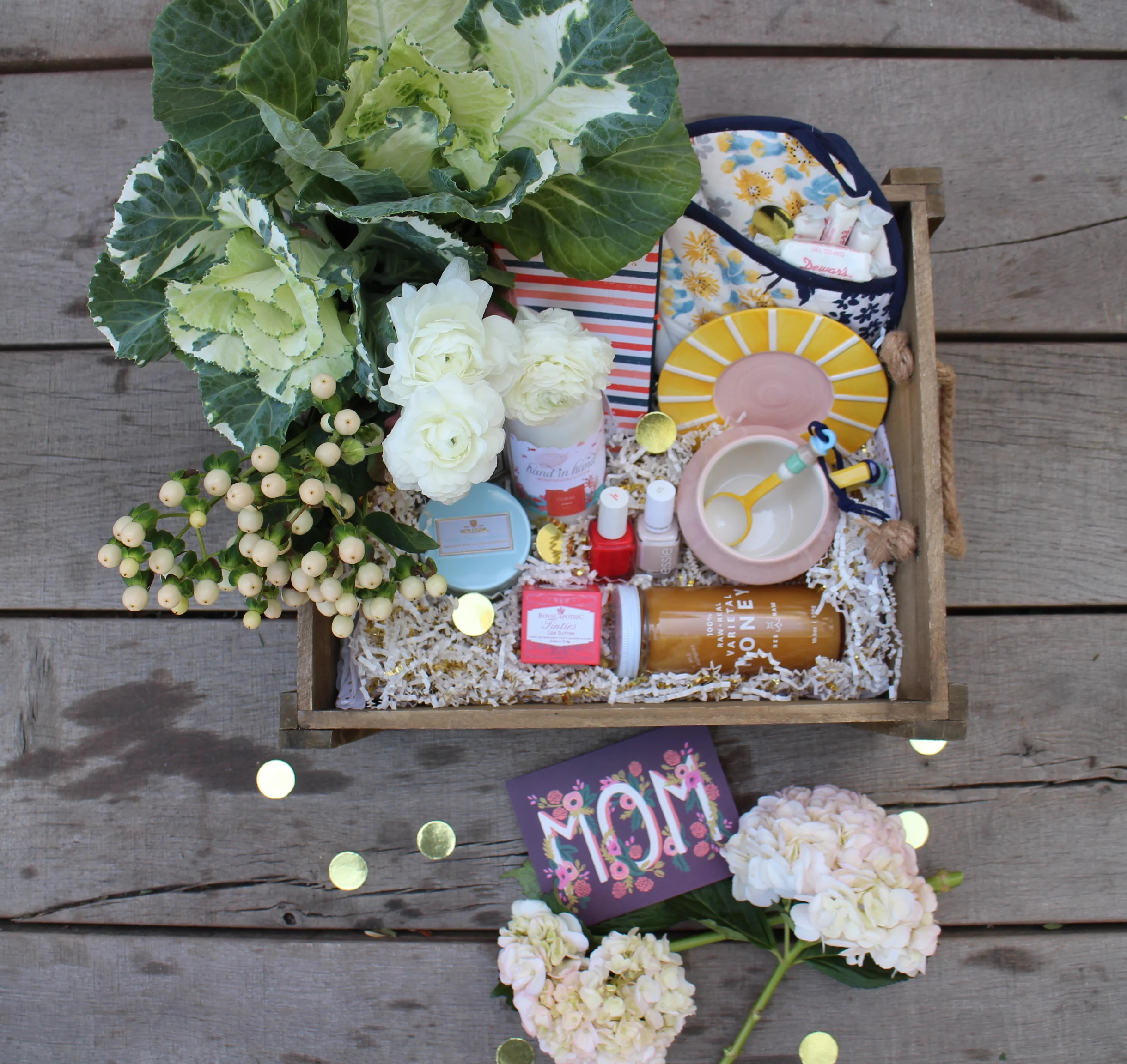 MOTHER'S DAY GIFT BOX