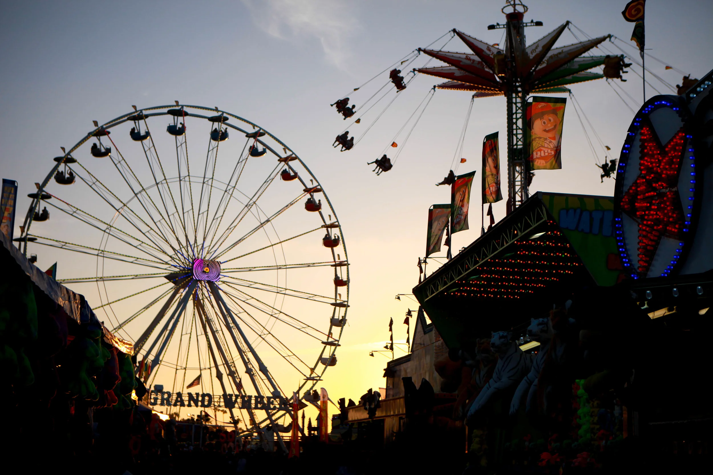 AW_0061815_Friendsatthefair-23.jpg