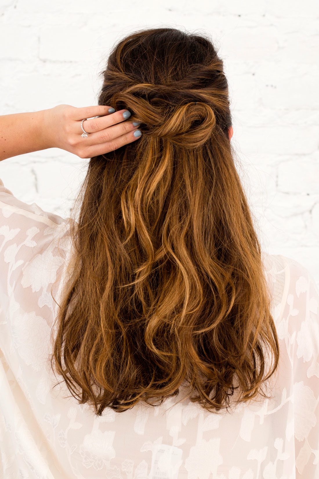 Hair bow.  Holiday hair inspiration, Holiday hairstyles, Hair inspiration