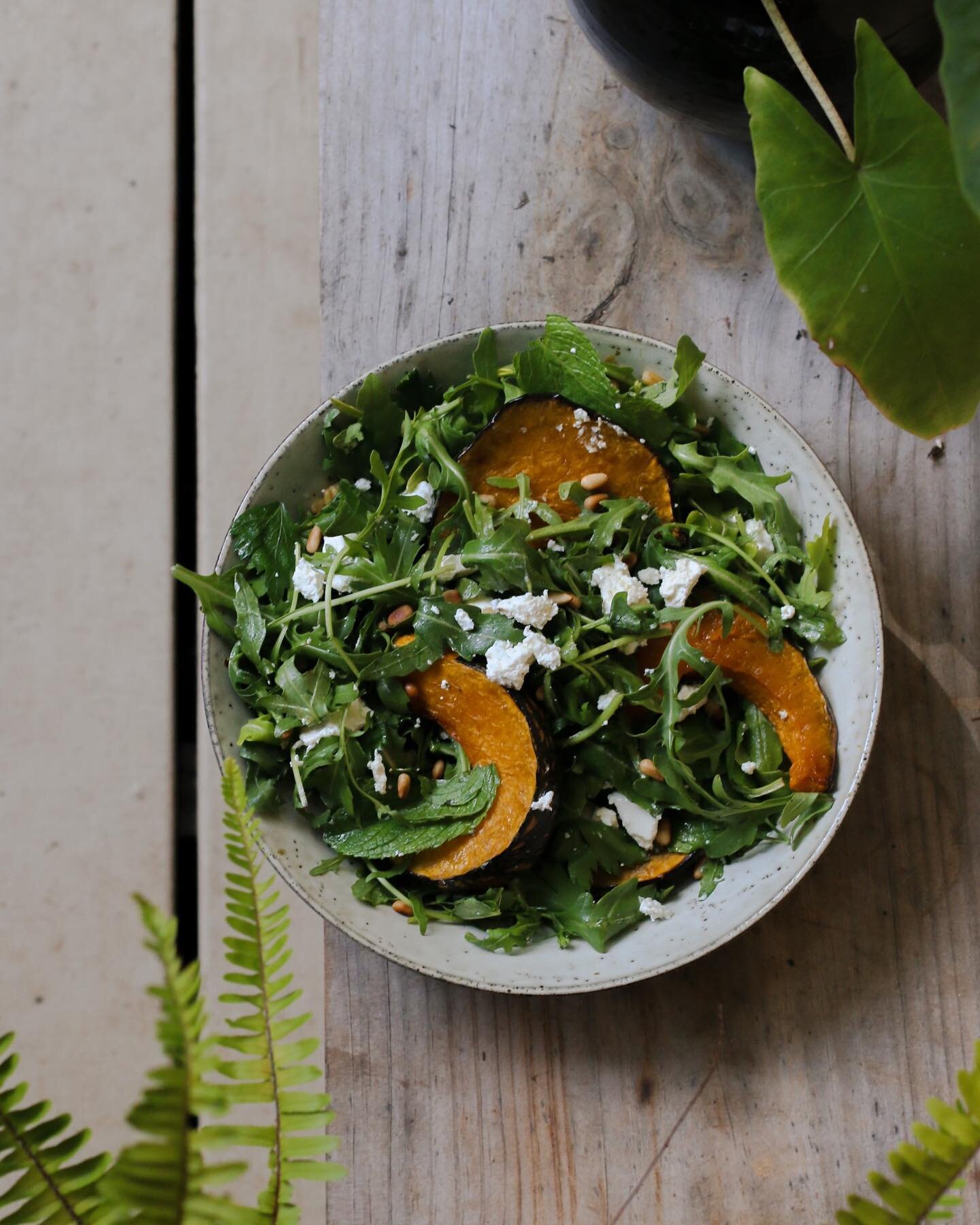 We&rsquo;re sharing this amazing Roasted Pumpkin Salad recipes from @nickykruse in our newest issue of estCA magazine and also on the site! Head over to check it out [link in bio] 🥗🎃 
&bull;
&bull;
&bull;
&bull;
&bull;
#delicious #foodlover #liveau