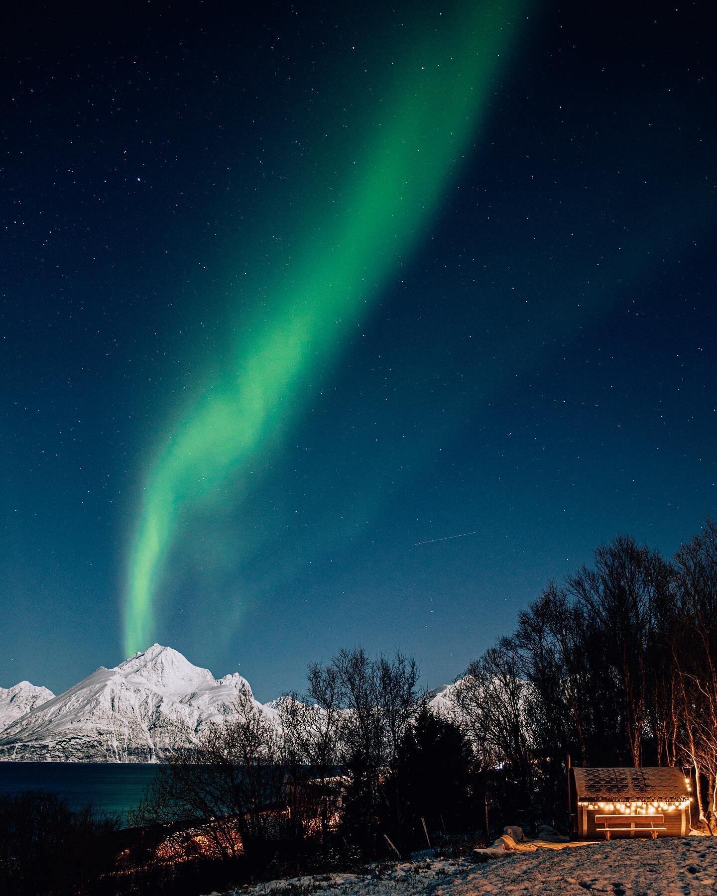 The luxury boutique hotel of Lyngen Lodge (@lyngen_lodge_norway) is one of the best places to see the Northern Lights in Norway. Travel &amp; Lifestyle photographer @mirandatillinghast recently experienced this magical place, located inside Norway&rs