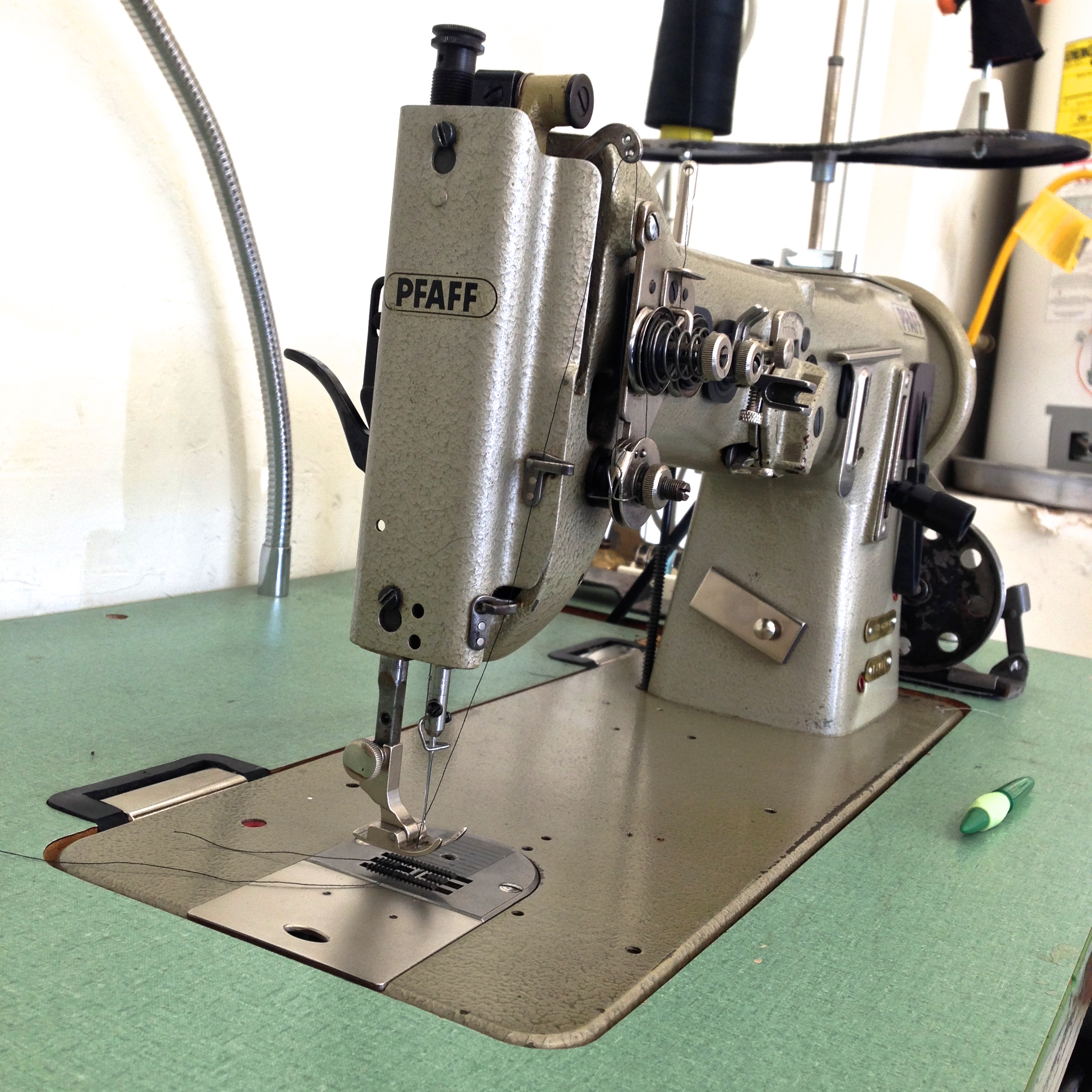 Pfaff 134 0 6 Industrial Sewing Machine working demonstration 