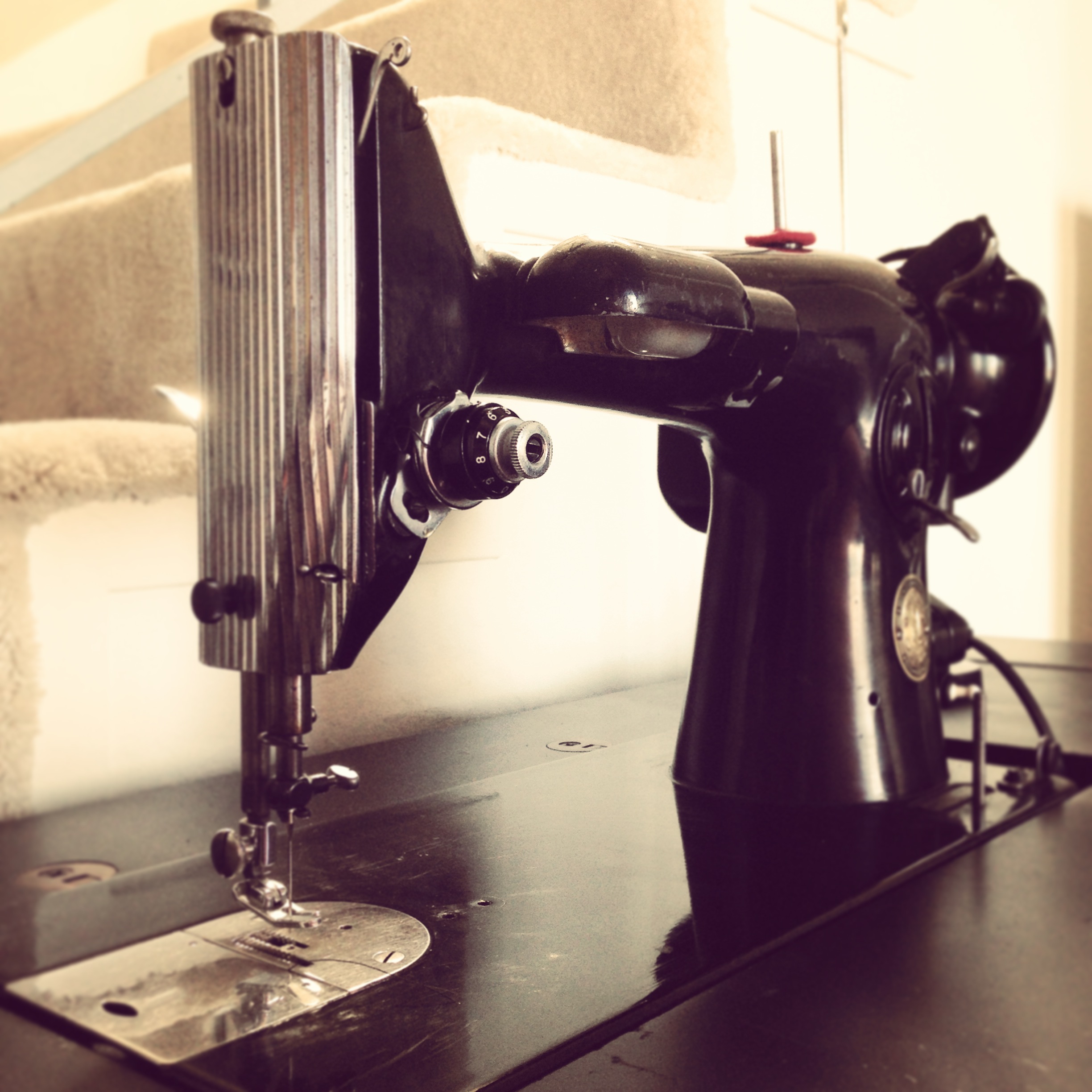 Antique Singer Sewing Machine Values & What Yours Is Worth