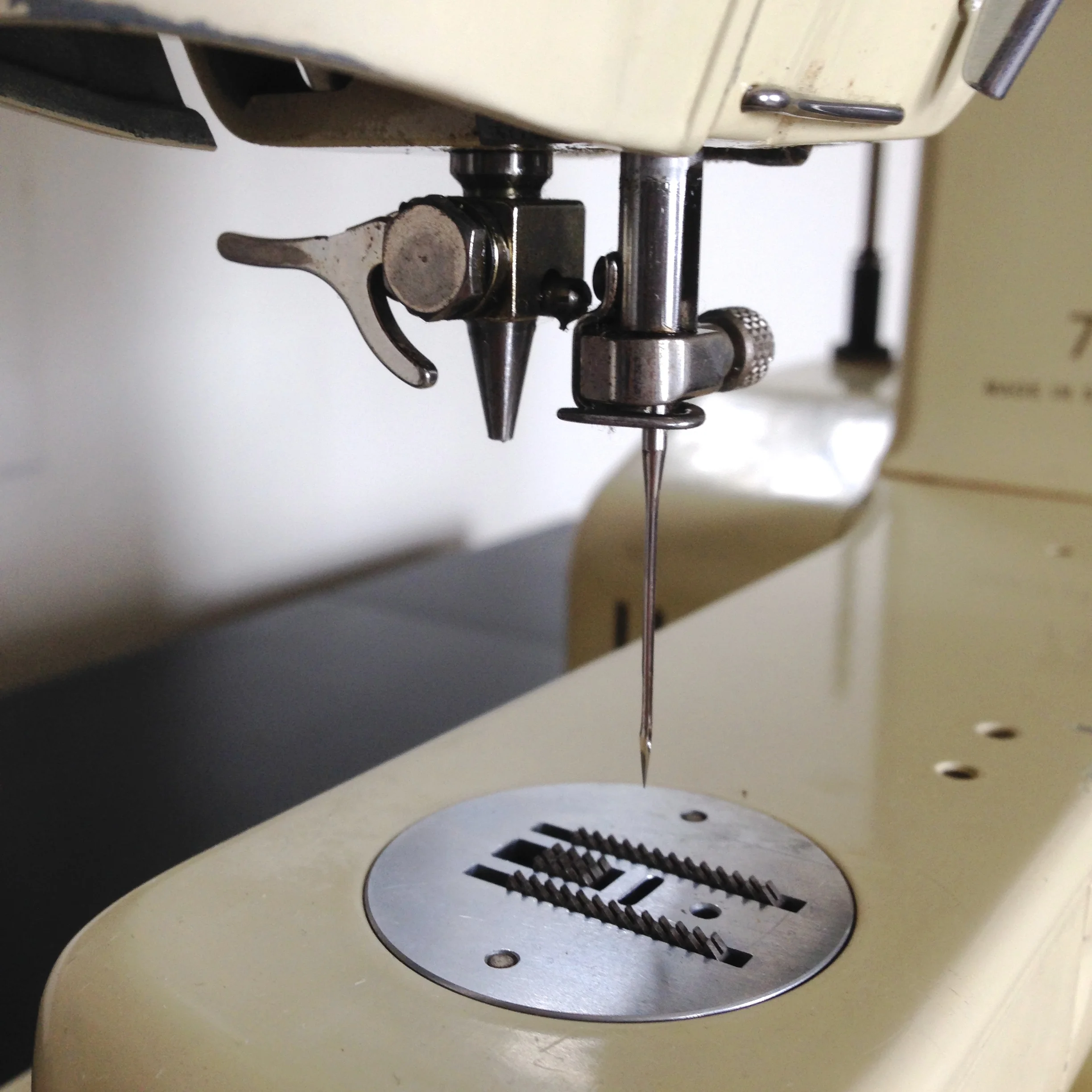 Bernina zigzag 3 piece feeder. Saw tooth.