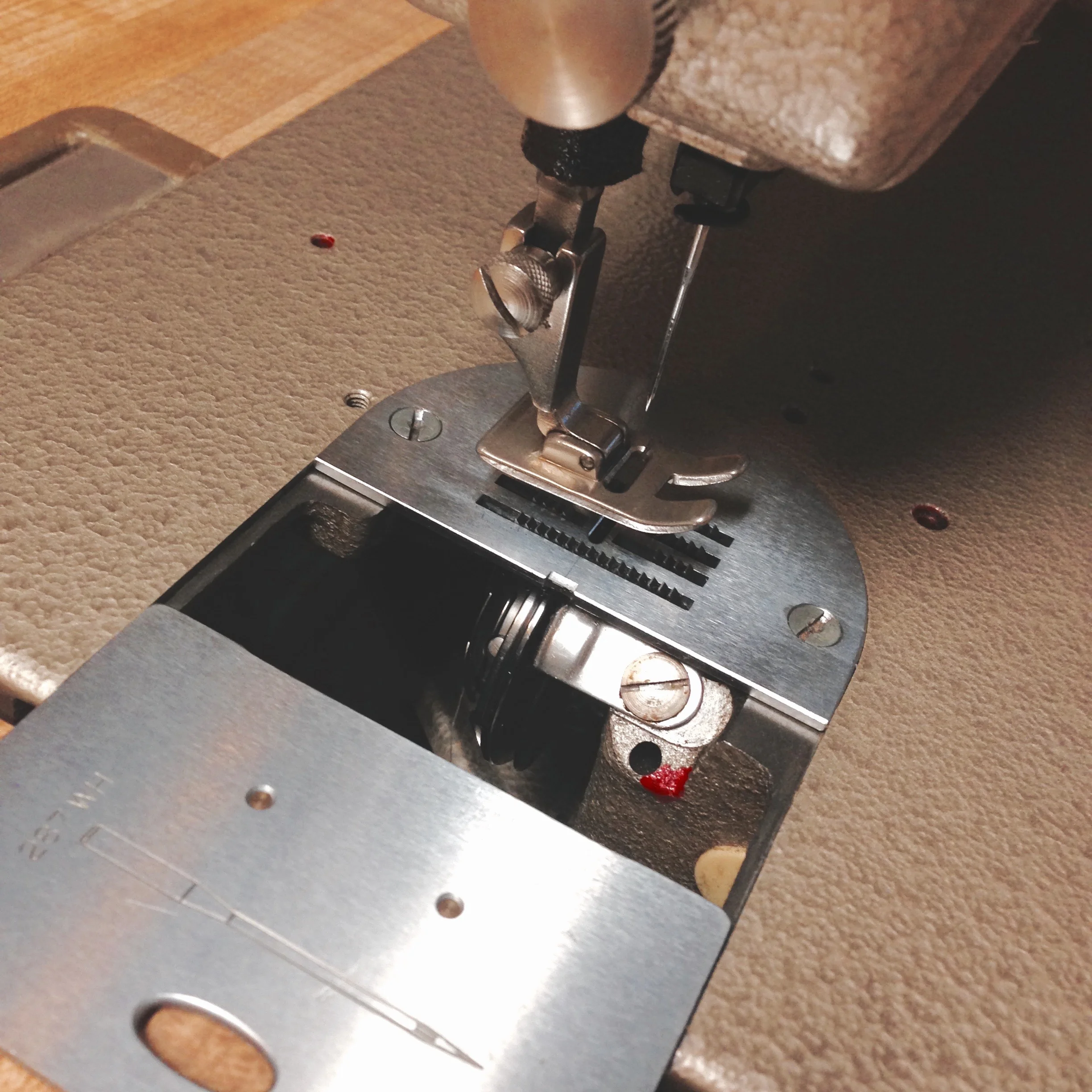 Rear loading, vertical, rotary hook.