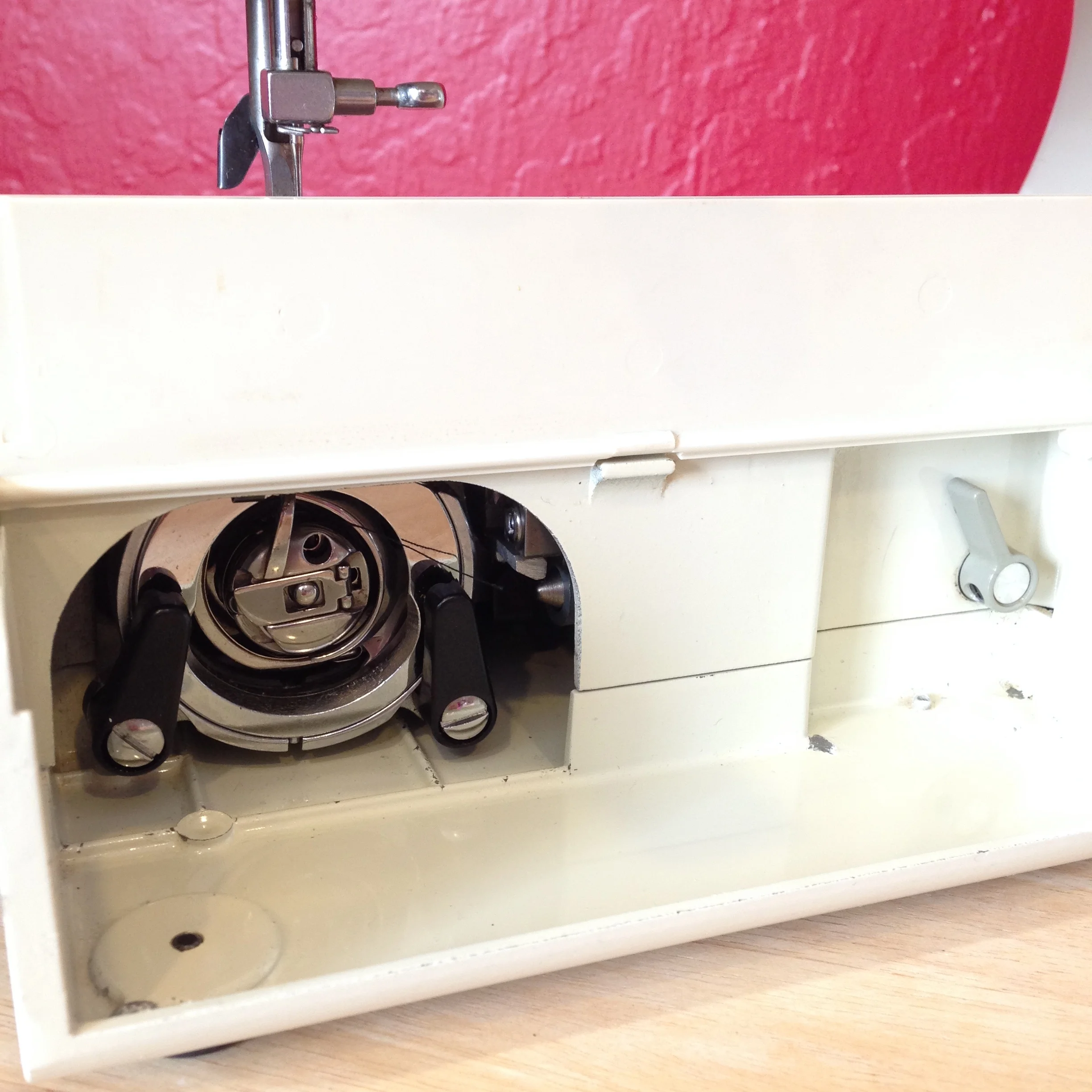 Front load, vertical oscillating hook.