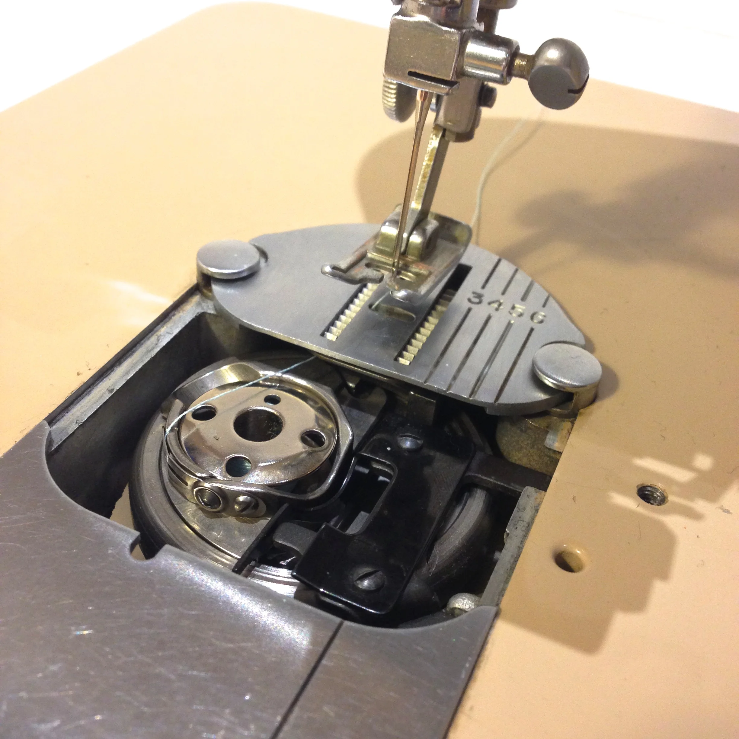Top loading, horizontal rotary hook.