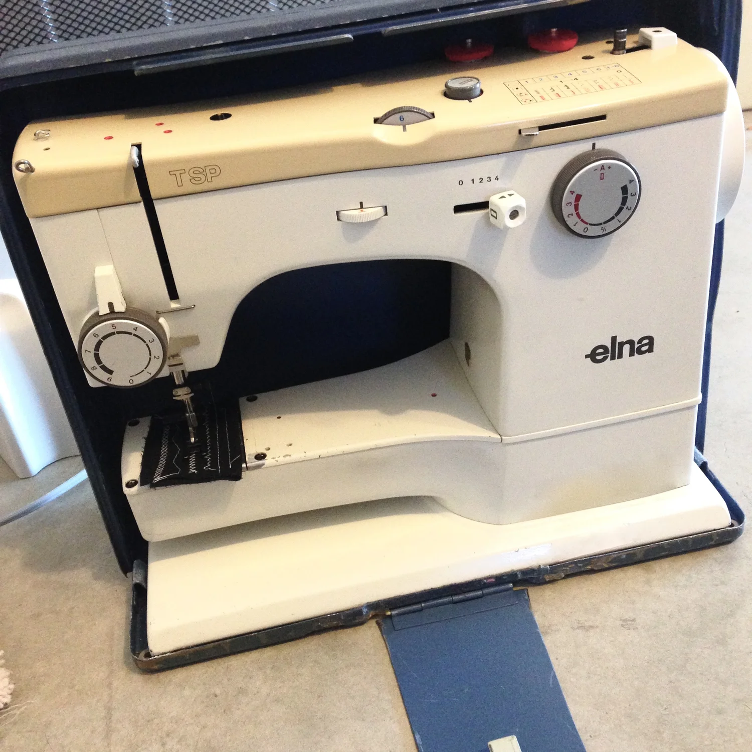 Elna Super 64C Review — Ashley and the Noisemakers