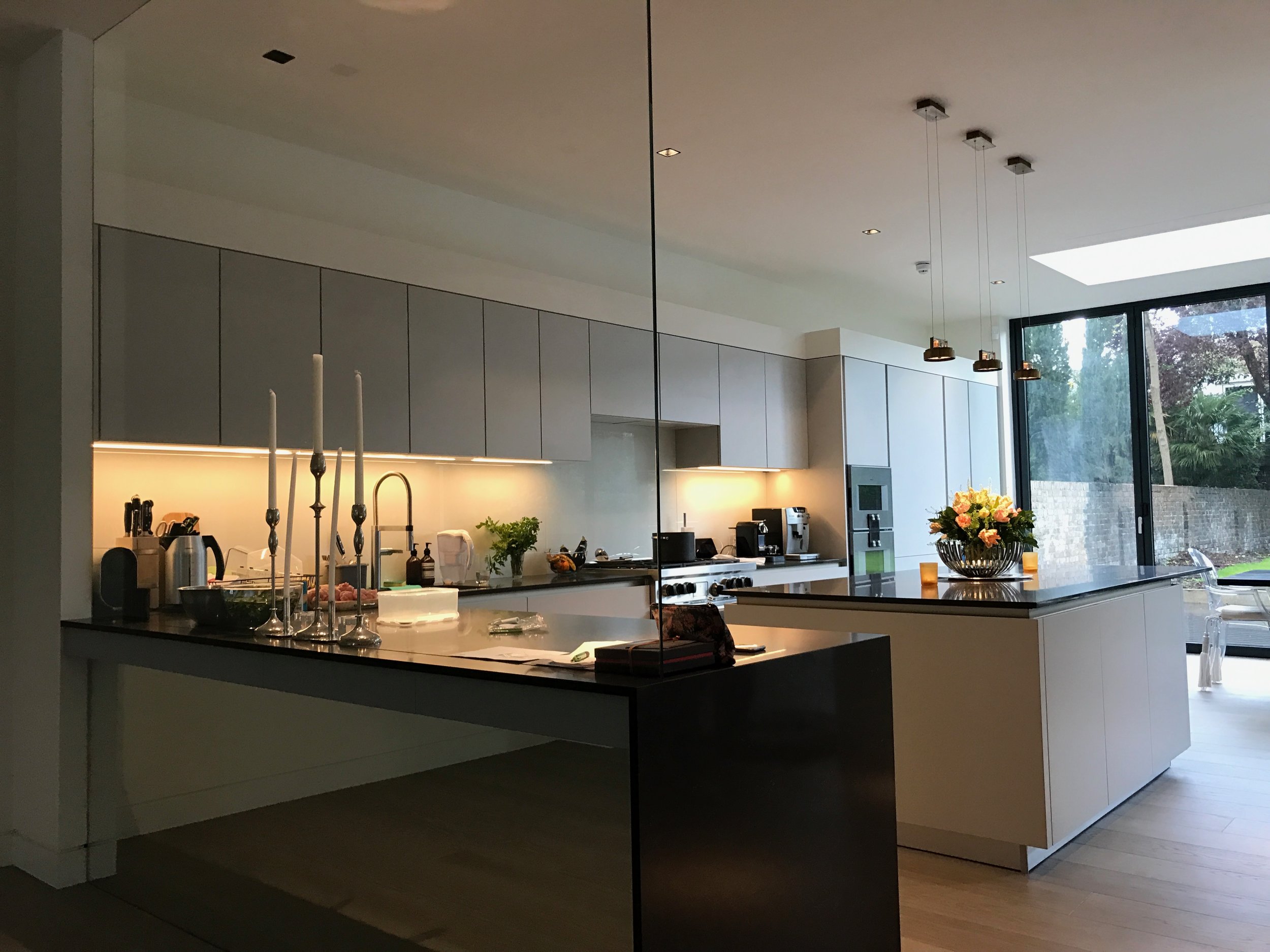 splashback and screen.jpeg
