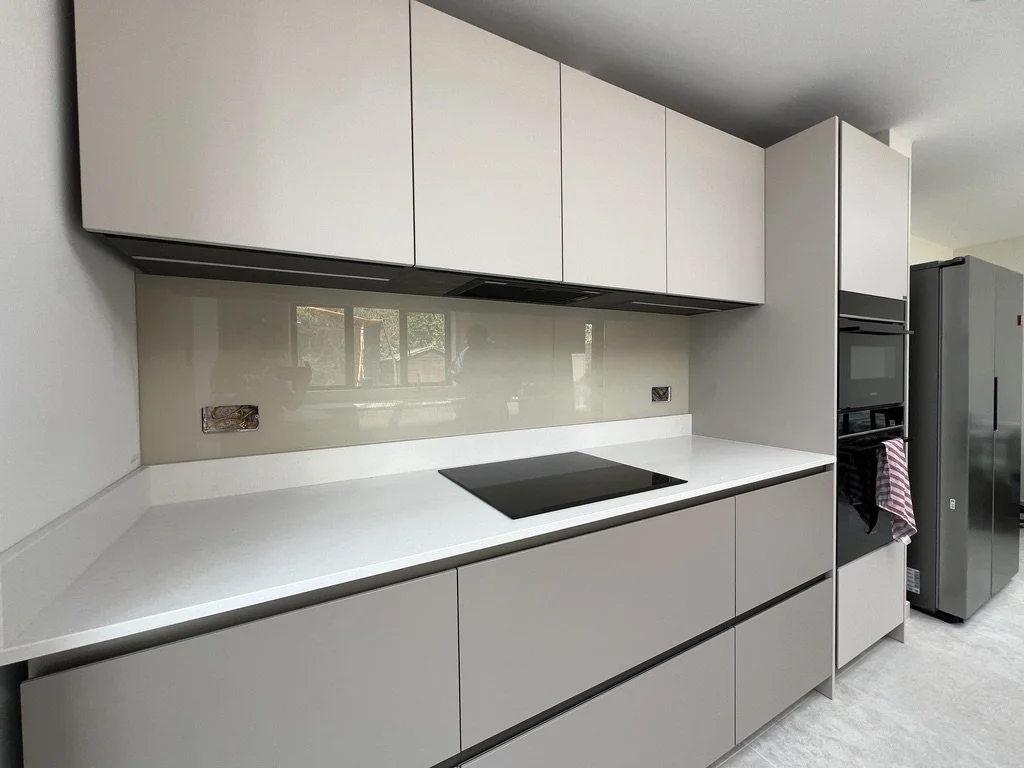 Farrow and ball colour on glass splashback