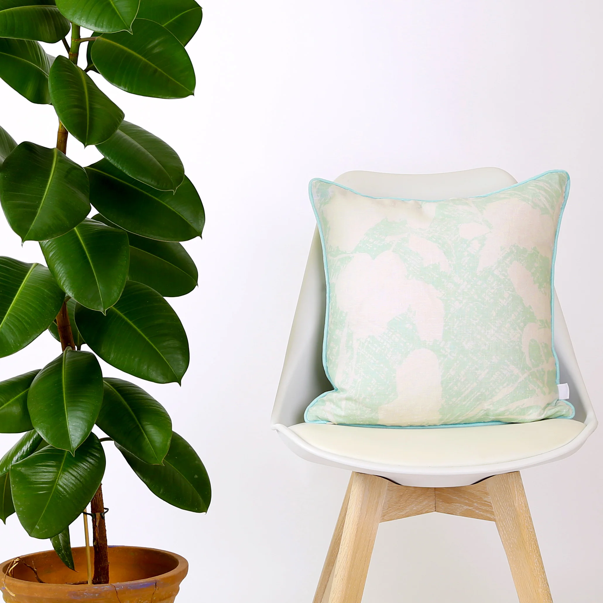 POPPY SEADHEAD CUSHION REVERSE SQUARE.jpg