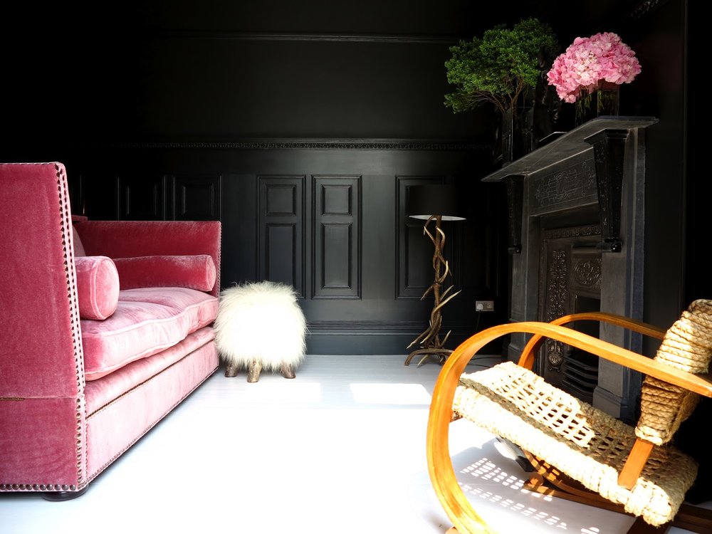 That pink sofa via 47parkavenue