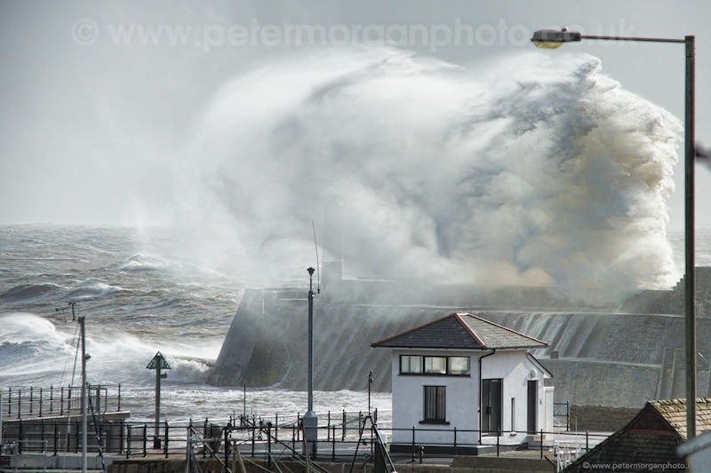Storm Porthcawl Harbour 20140208_45.jpg