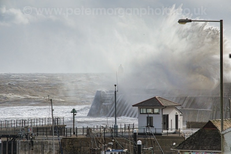 Storm Porthcawl Harbour 20140208_235.jpg