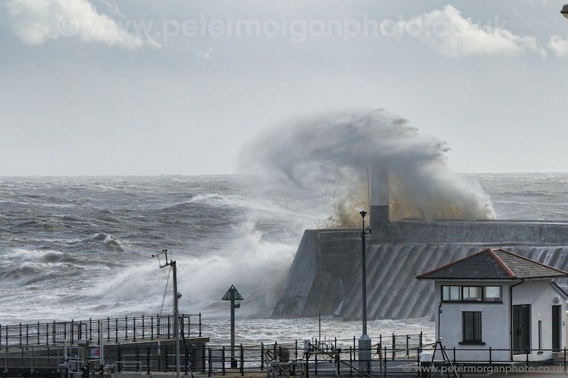 Storm Porthcawl Harbour 20140208_303.jpg