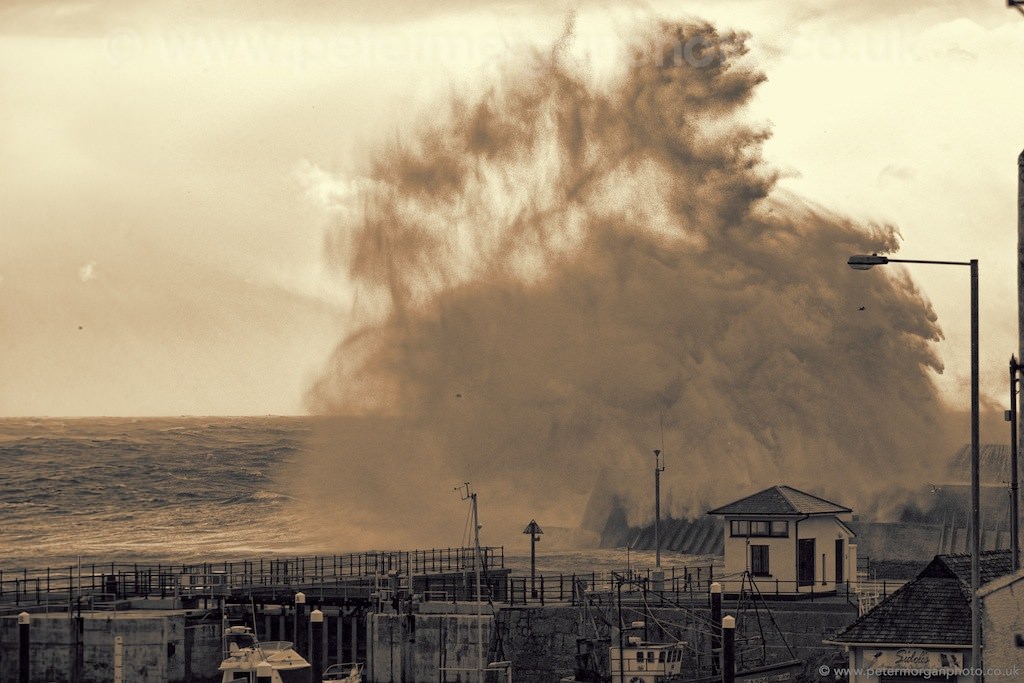 Storm Porthcawl Harbour 20140208_372.jpg