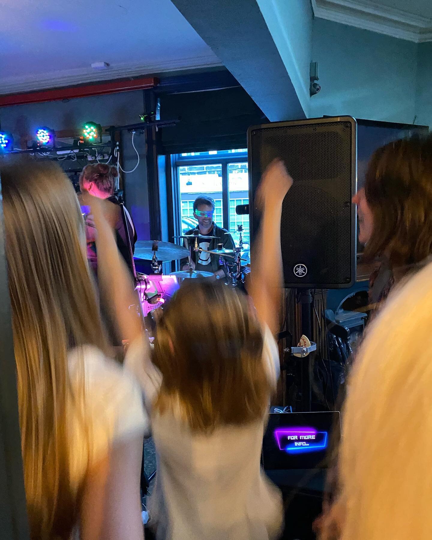 My parents brought my kids to the @osanthems gig last night! 3 generations of Potters. Was so so good. Love @theoldkingsarms gigs. Incredible scenes. 

#Zildjian #Drumstagram #OldSkoolAnthems #Instadrummer #NobleandCooley #90sDanceMusic #Faithless #b