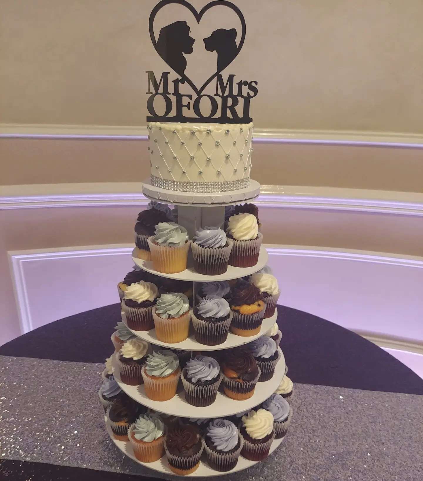 Cupcake tower @anthonysoceanview and a rustic teir cake @saybrookpointresort #weddingcakes #ctshorelinewedding #italiandessert #donuts