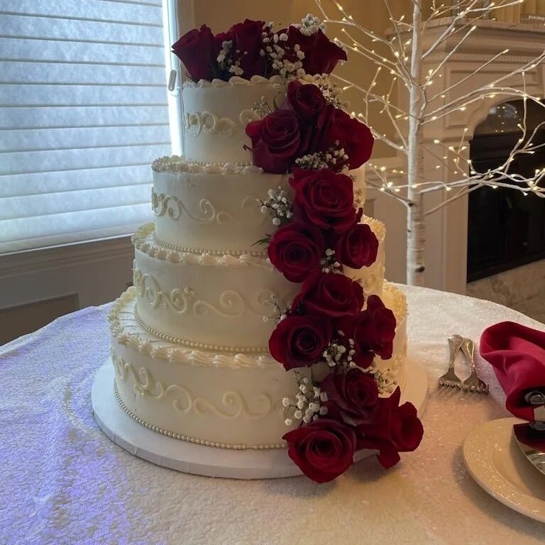 Lots of  flowers and sea shells this past weekend @seasonsct and @anthonysoceanview #ctshorelinewedding #donuts #weddingcakes